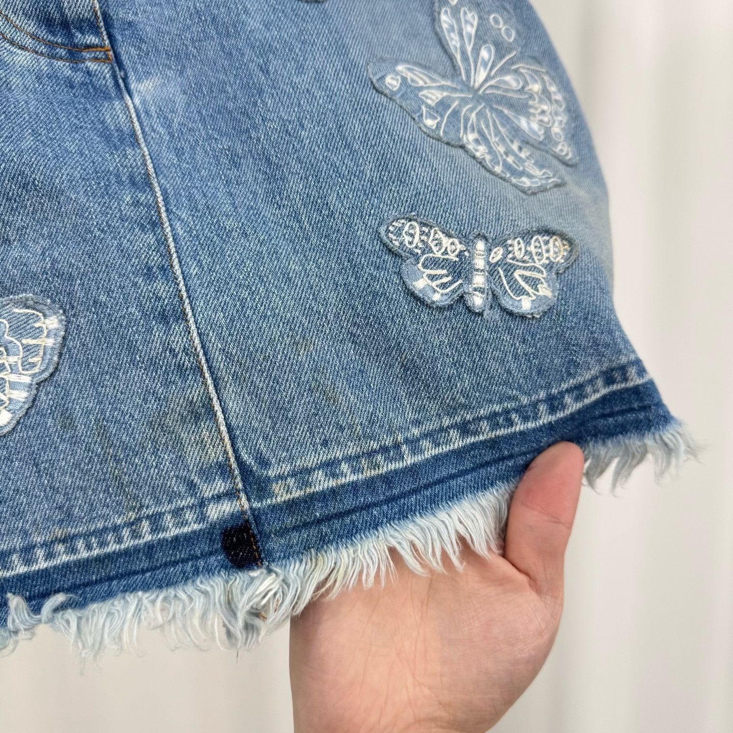 Valentino Valentino Butterfly Embroidered Mini Skirt Size 6 Size 28" / US 6 / IT 42 - 6 Thumbnail
