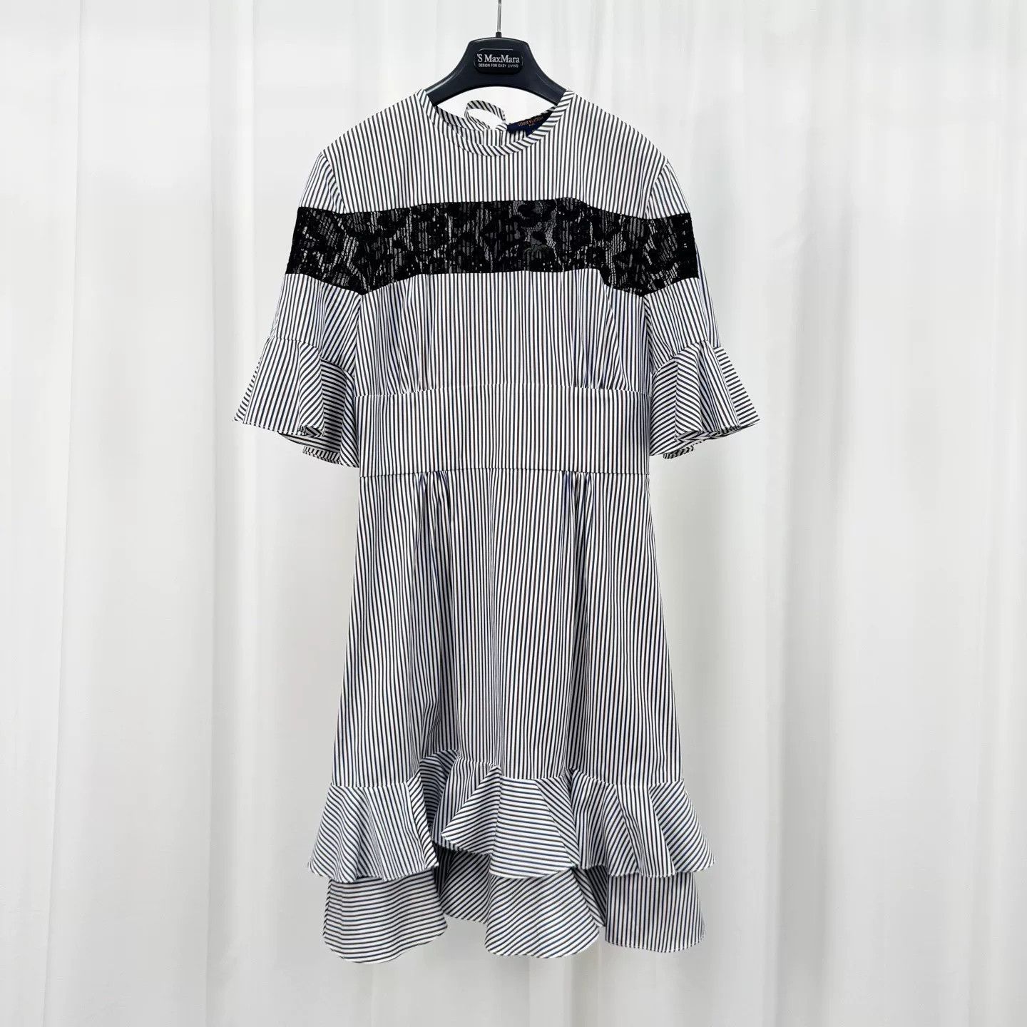 Louis Vuitton Louis Vuitton Striped Lace Panel Dress Size 40 Size M / US 6-8 / IT 42-44 - 2 Thumbnail