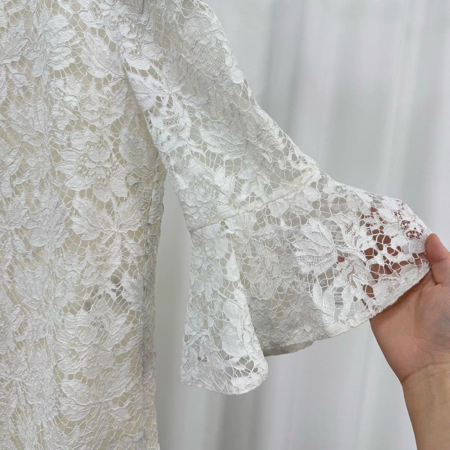 Valentino Valentino White Lace Floral Ruffle Sleeve Dress Size 38 Size XS / US 0-2 / IT 36-38 - 5 Thumbnail