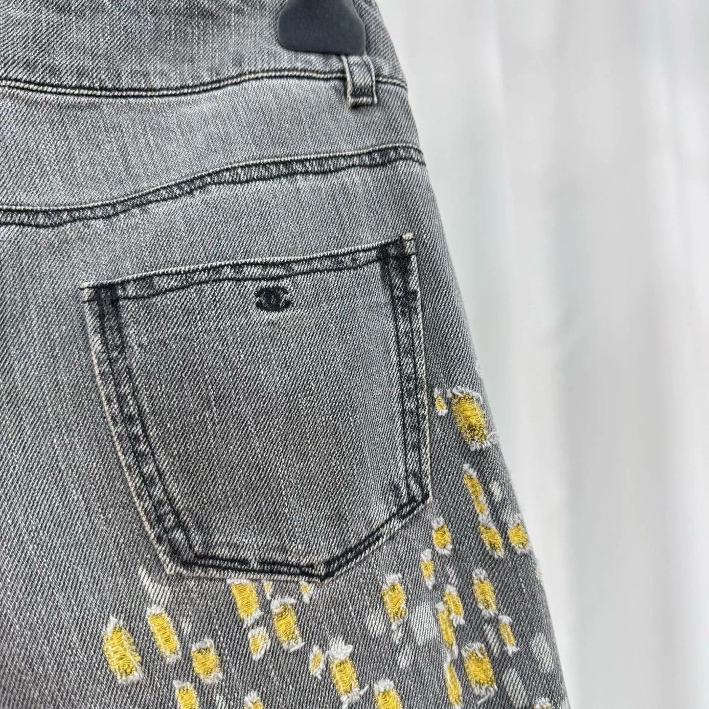 Chanel Chanel Floral Embroidery Jeans Size 34 Size 25" / US 0 / IT 36 - 6 Thumbnail