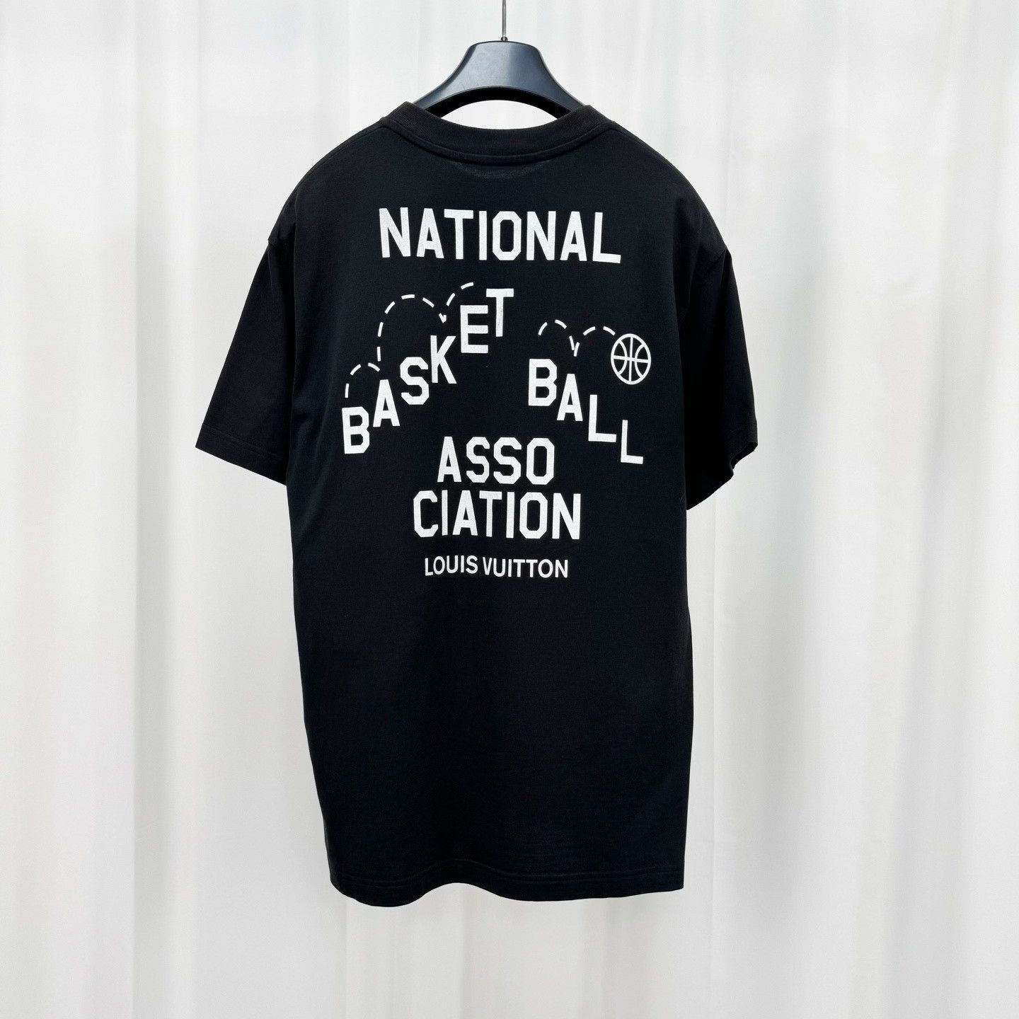 Louis Vuitton Louis Vuitton x NBA Logo Graphic T-Shirt Size S Size US S / EU 44-46 / 1 - 3 Thumbnail