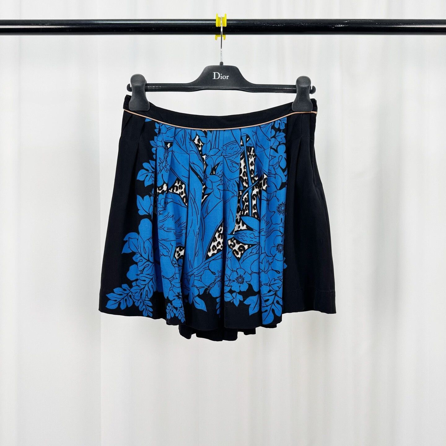 Louis Vuitton Louis Vuitton Floral Leopard Pleated Mini Skirt Size 36 Size 26" / US 2 / IT 38 - 2 Thumbnail