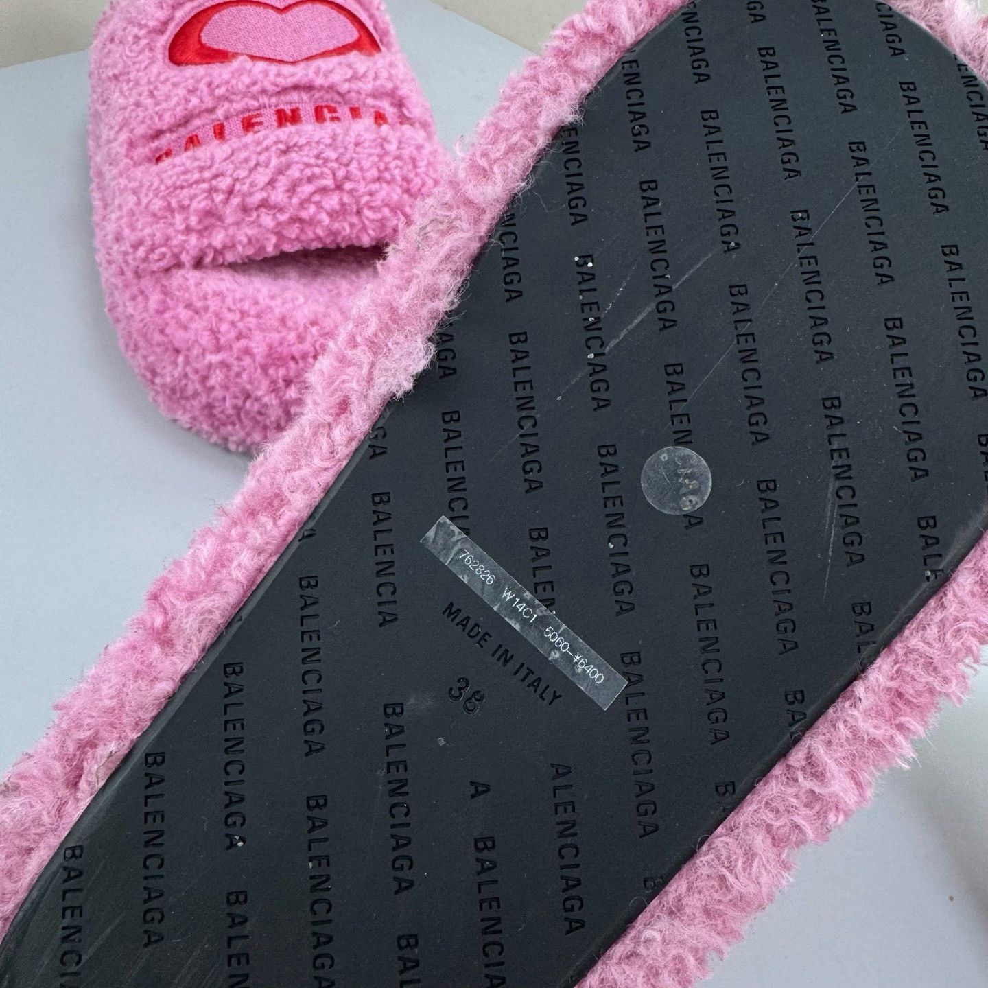 Balenciaga Balenciaga Pink Heart Furry Slides Size 38 Size US 8 / IT 38 - 7 Thumbnail