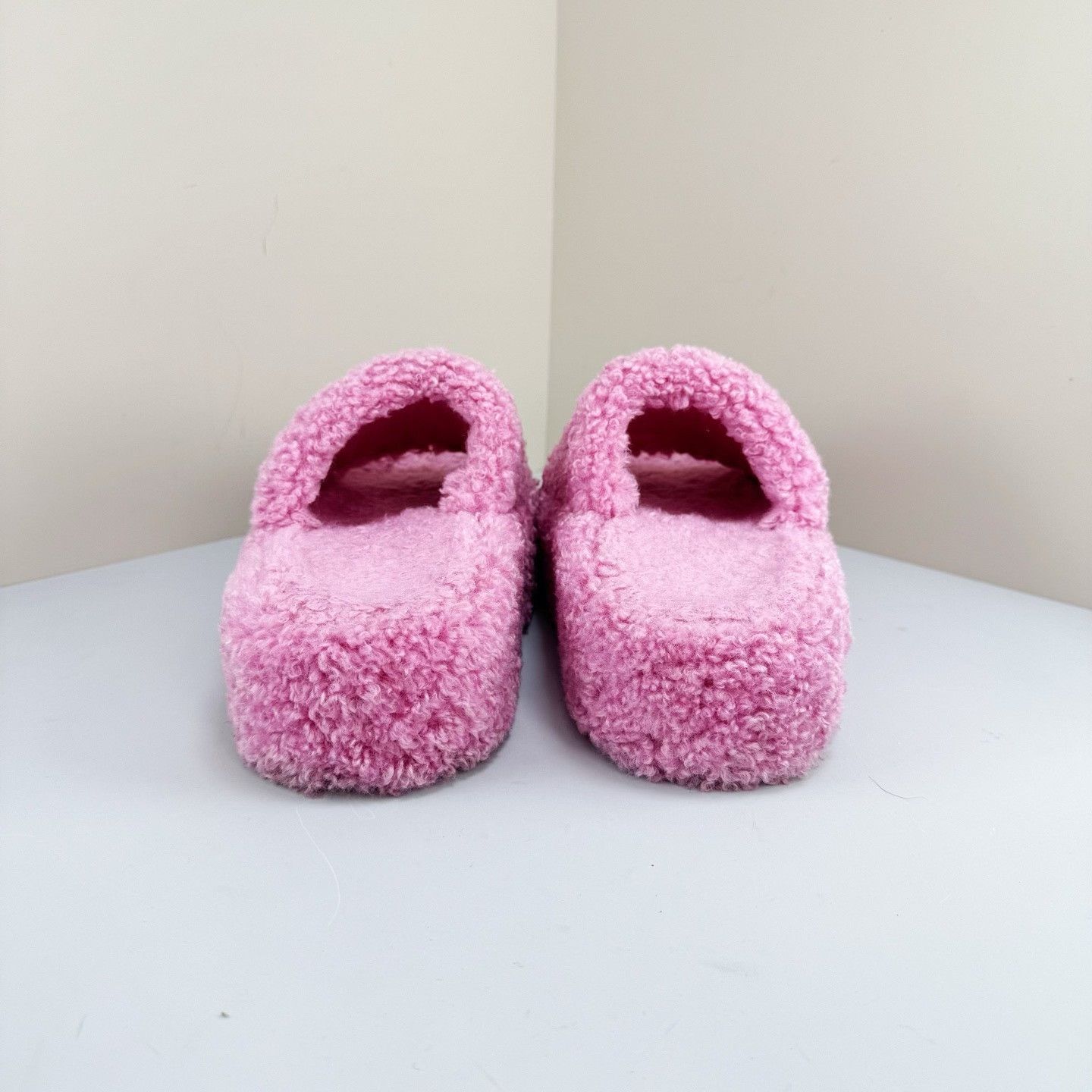 Balenciaga Balenciaga Pink Heart Furry Slides Size 38 Size US 8 / IT 38 - 4 Thumbnail