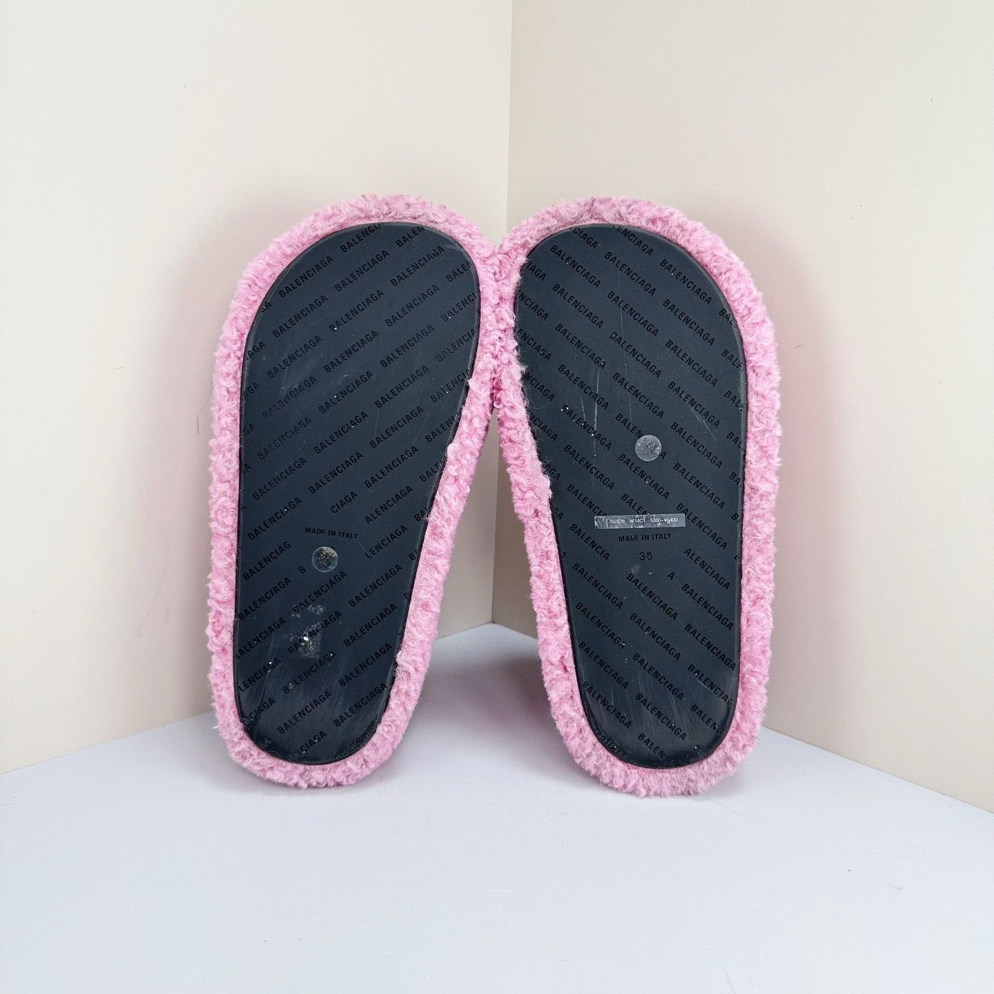 Balenciaga Balenciaga Pink Heart Furry Slides Size 38 Size US 8 / IT 38 - 6 Thumbnail