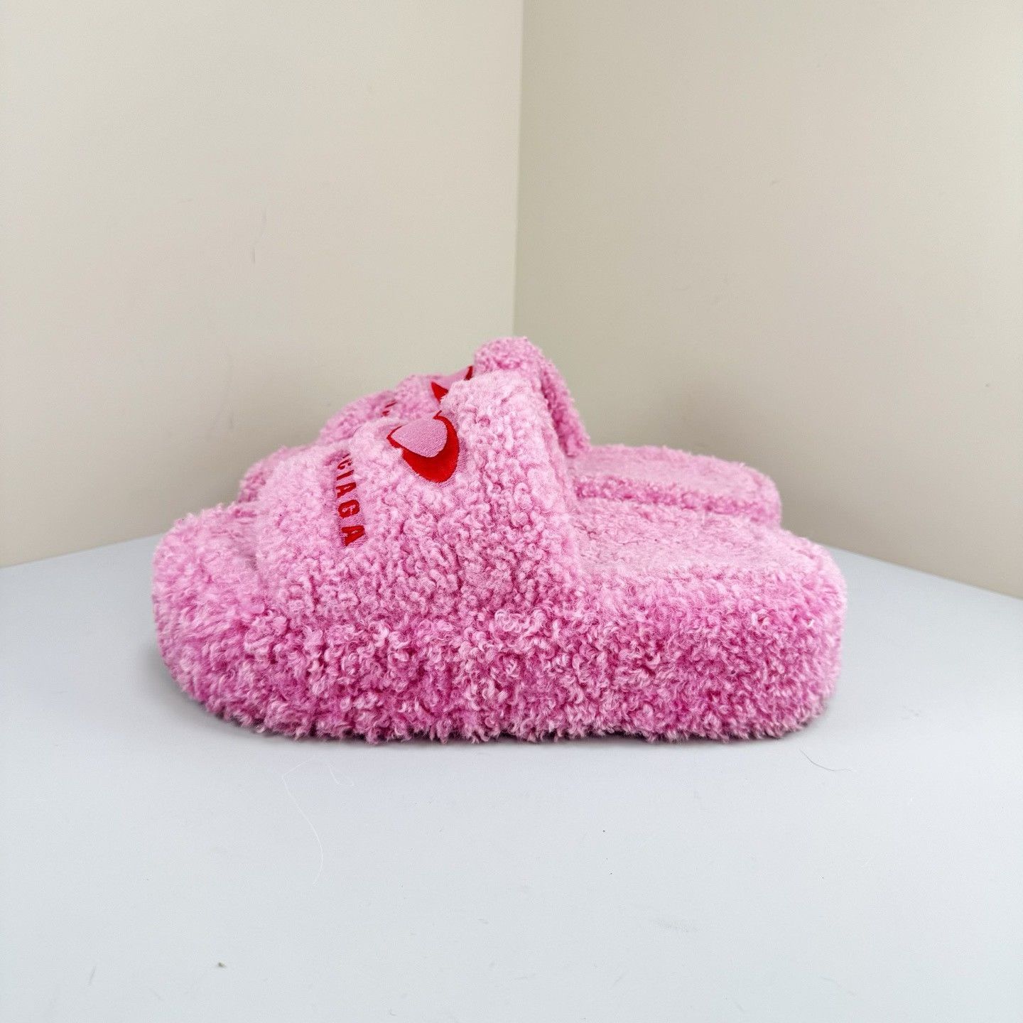 Balenciaga Balenciaga Pink Heart Furry Slides Size 38 Size US 8 / IT 38 - 3 Thumbnail