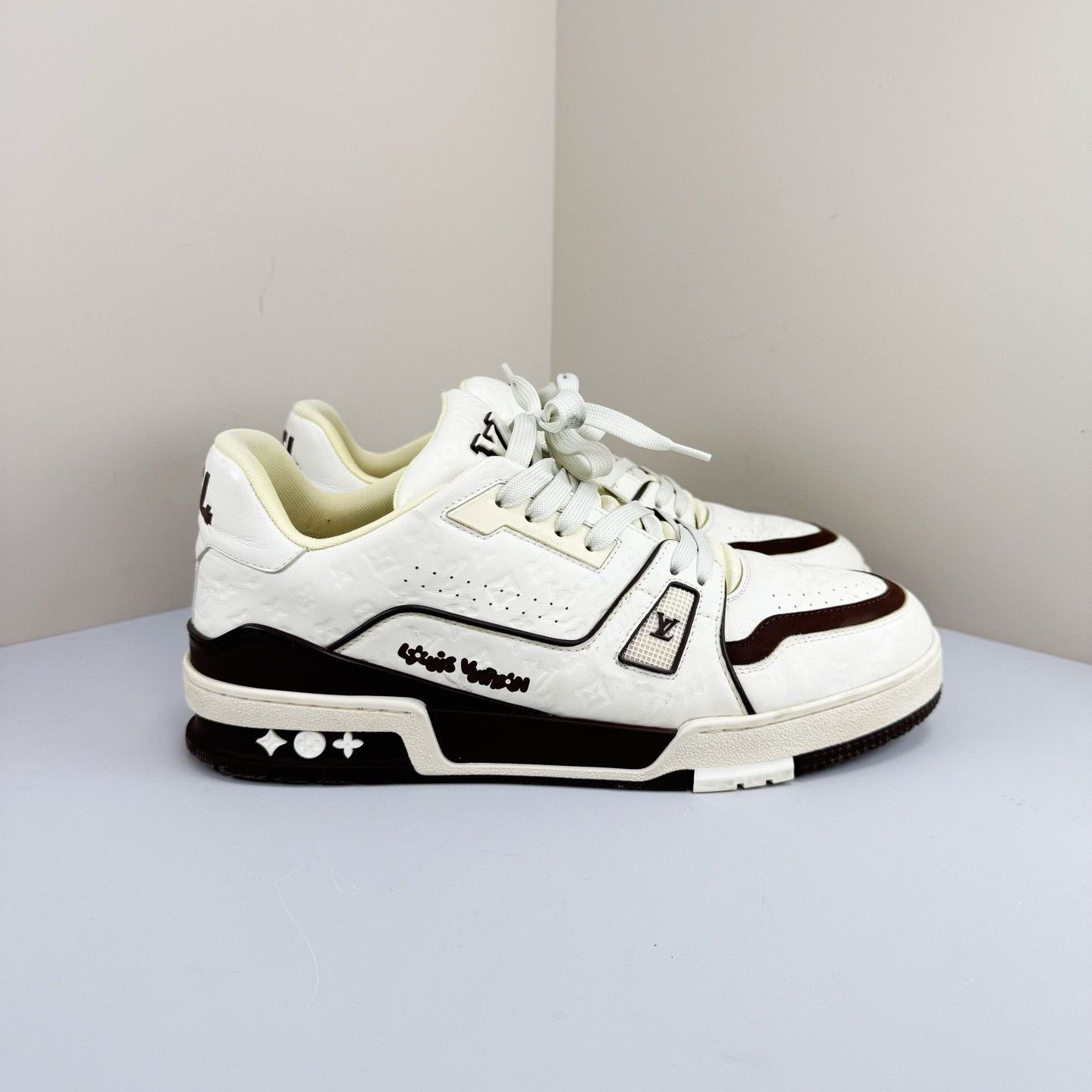 Louis Vuitton Louis Vuitton Monogram Trainer Sneakers Size 9 Size US 9 / EU 42 - 5 Thumbnail