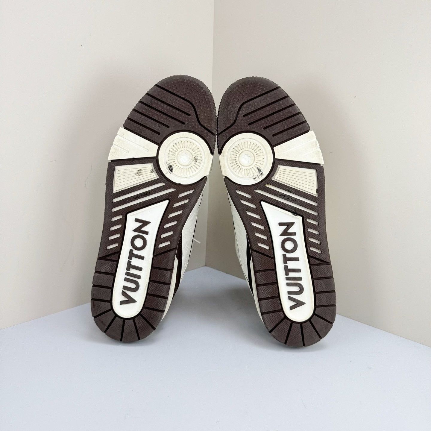 Louis Vuitton Louis Vuitton Monogram Trainer Sneakers Size 9 Size US 9 / EU 42 - 6 Thumbnail