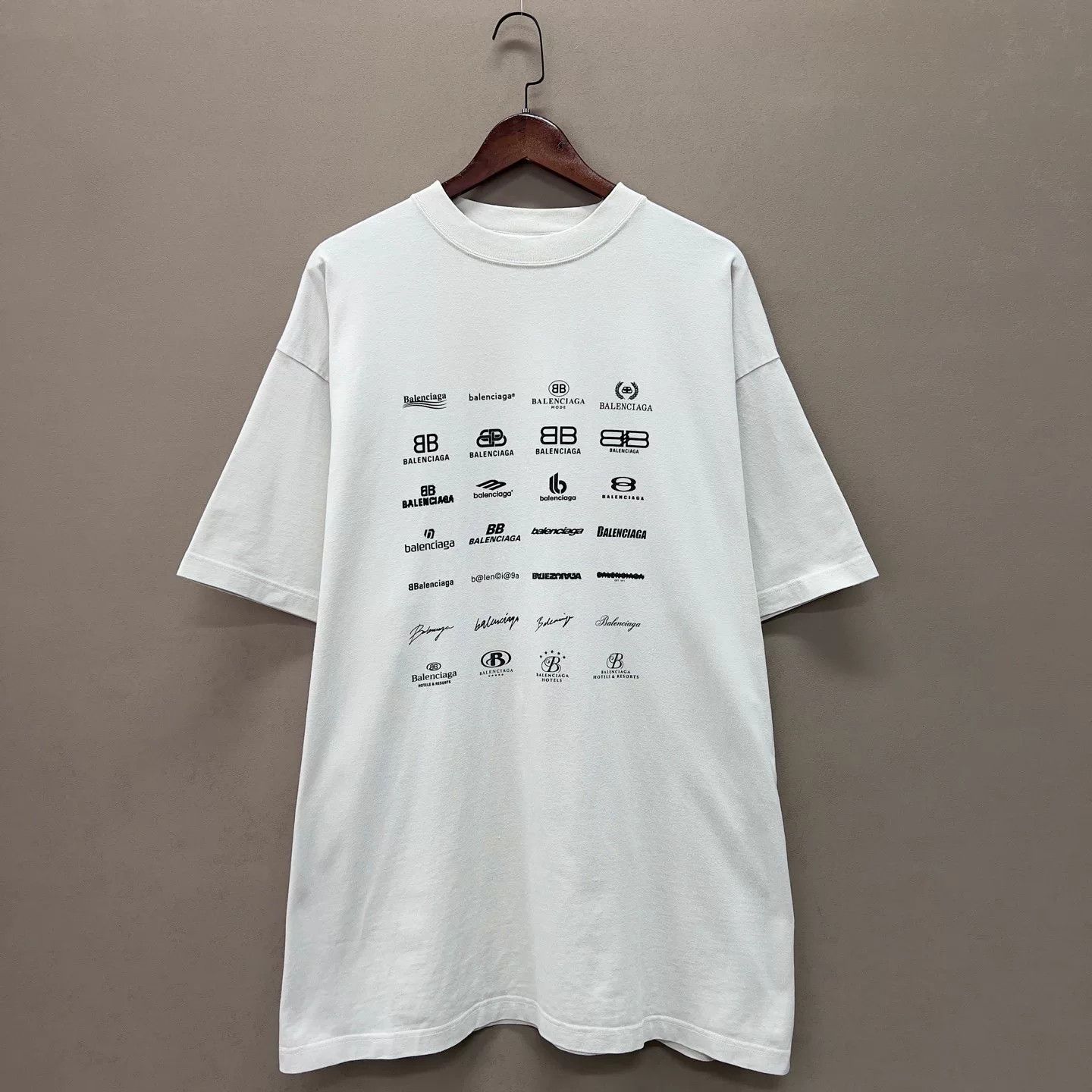 Balenciaga Balenciaga Multi Logo T-Shirt Size XL Size US XL / EU 56 / 4 - 4 Thumbnail