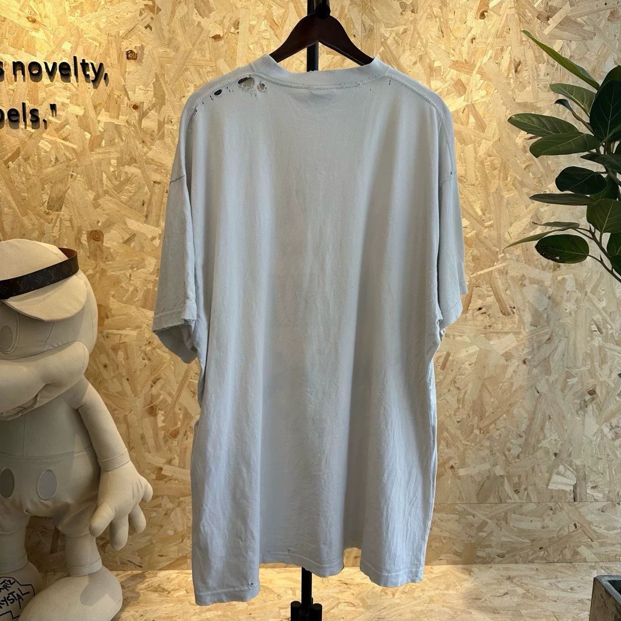 Balenciaga Balenciaga Logo Graphic T-Shirt Size XL Size US XL / EU 56 / 4 - 3 Thumbnail