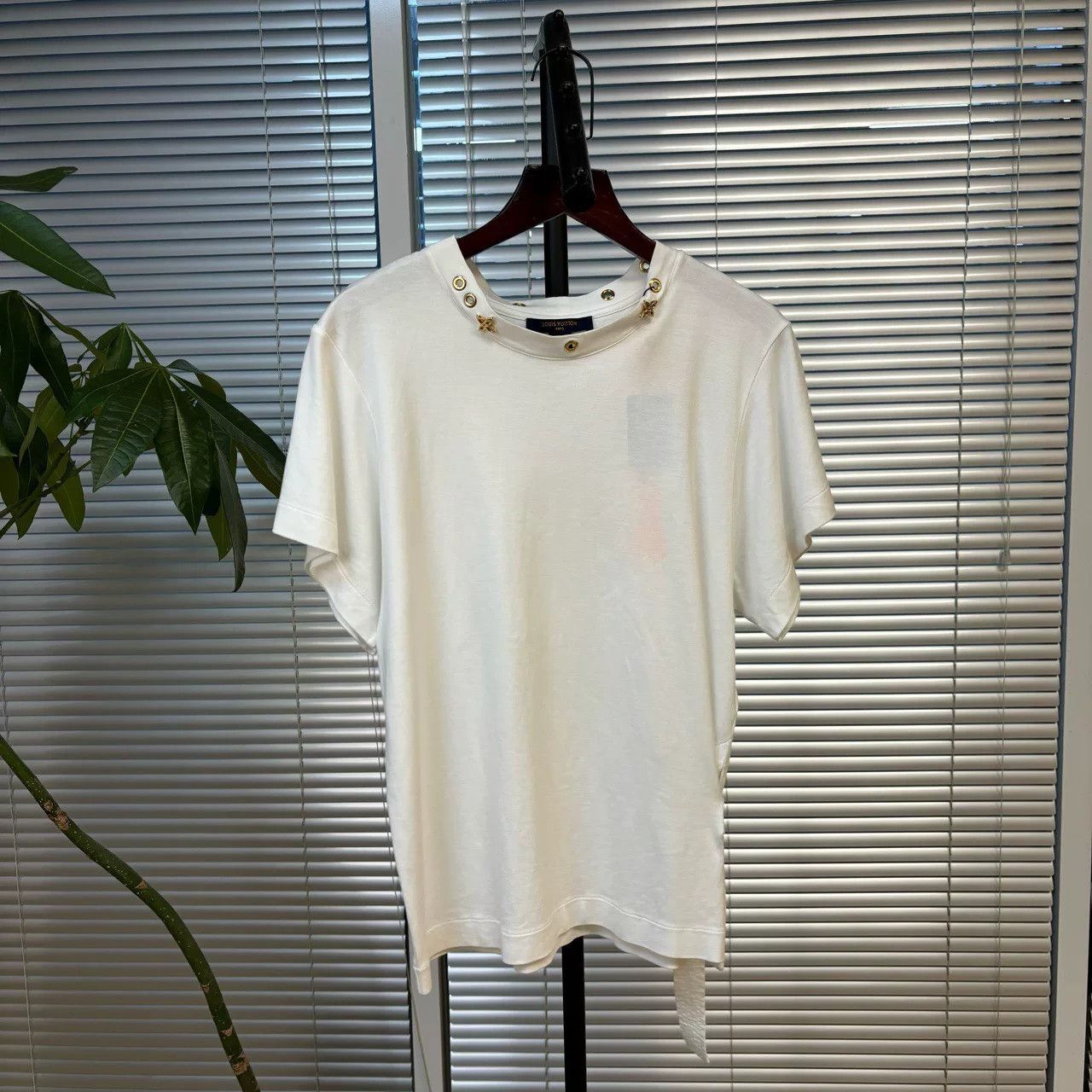 Louis Vuitton Louis Vuitton Gold Hardware T-Shirt Size S Size S / US 4 / IT 40 - 2 Thumbnail