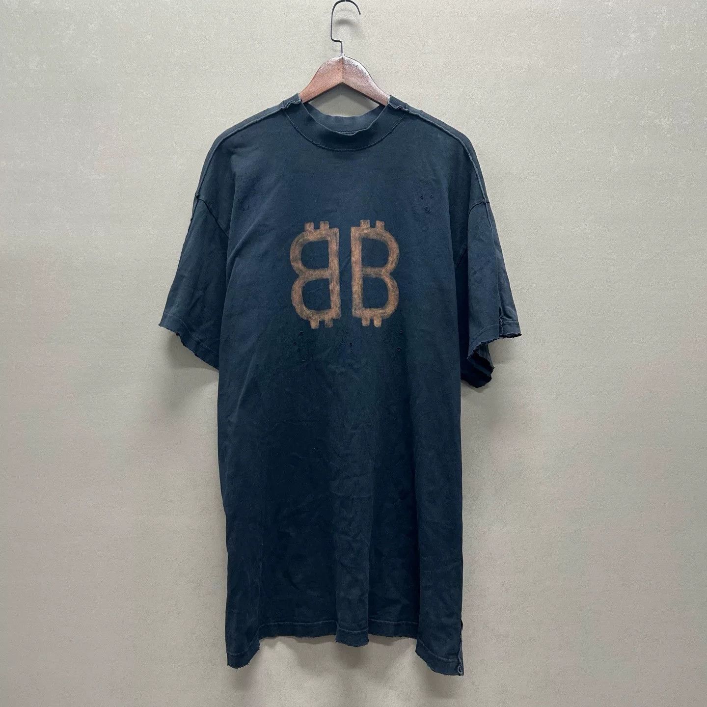Balenciaga Balenciaga Bitcoin Graphic Print T-Shirt Size M Size US M / EU 48-50 / 2 - 3 Thumbnail