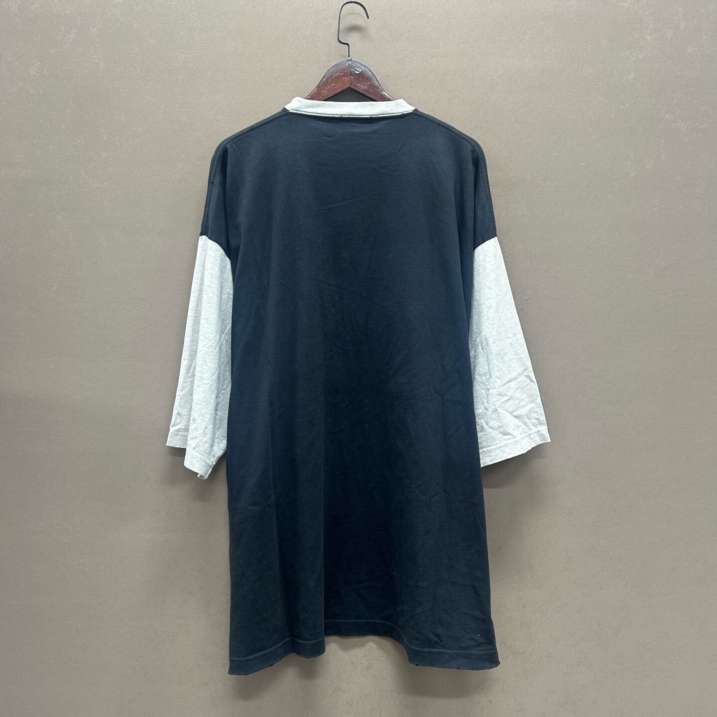Balenciaga Balenciaga Logo Two-Tone Long Sleeve T-Shirt Size M Size US M / EU 48-50 / 2 - 3 Thumbnail