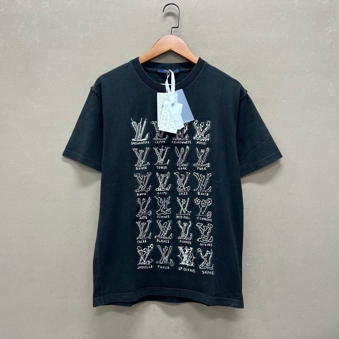 Louis Vuitton Louis Vuitton Graphic Print T-Shirt Size L Size US L / EU 52-54 / 3 - 2 Thumbnail