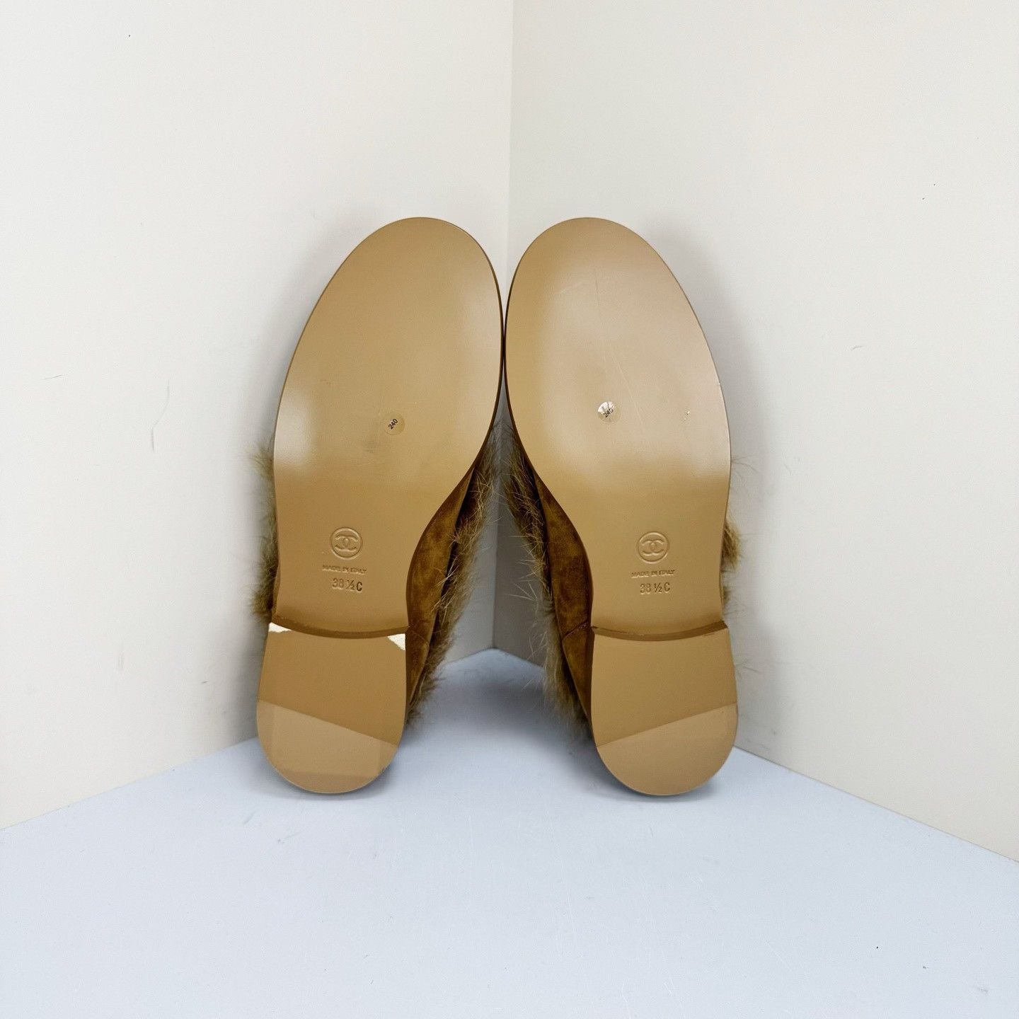 Chanel Chanel Suede Fur Trim Loafers Size 38.5 Size US 8.5 / IT 38.5 - 8 Thumbnail