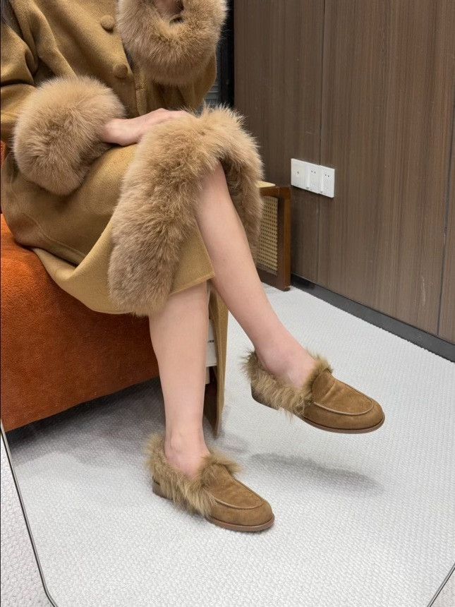 Chanel Chanel Suede Fur Trim Loafers Size 38.5 Size US 8.5 / IT 38.5 - 3 Thumbnail