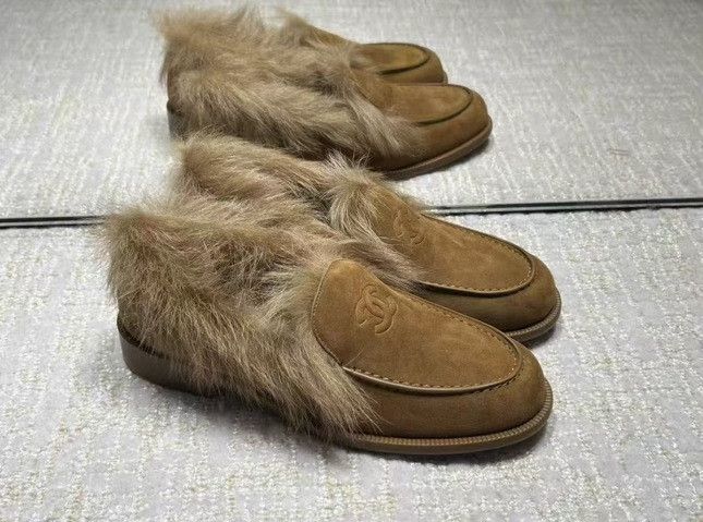 Chanel Chanel Suede Fur Trim Loafers Size 38.5 Size US 8.5 / IT 38.5 - 2 Thumbnail