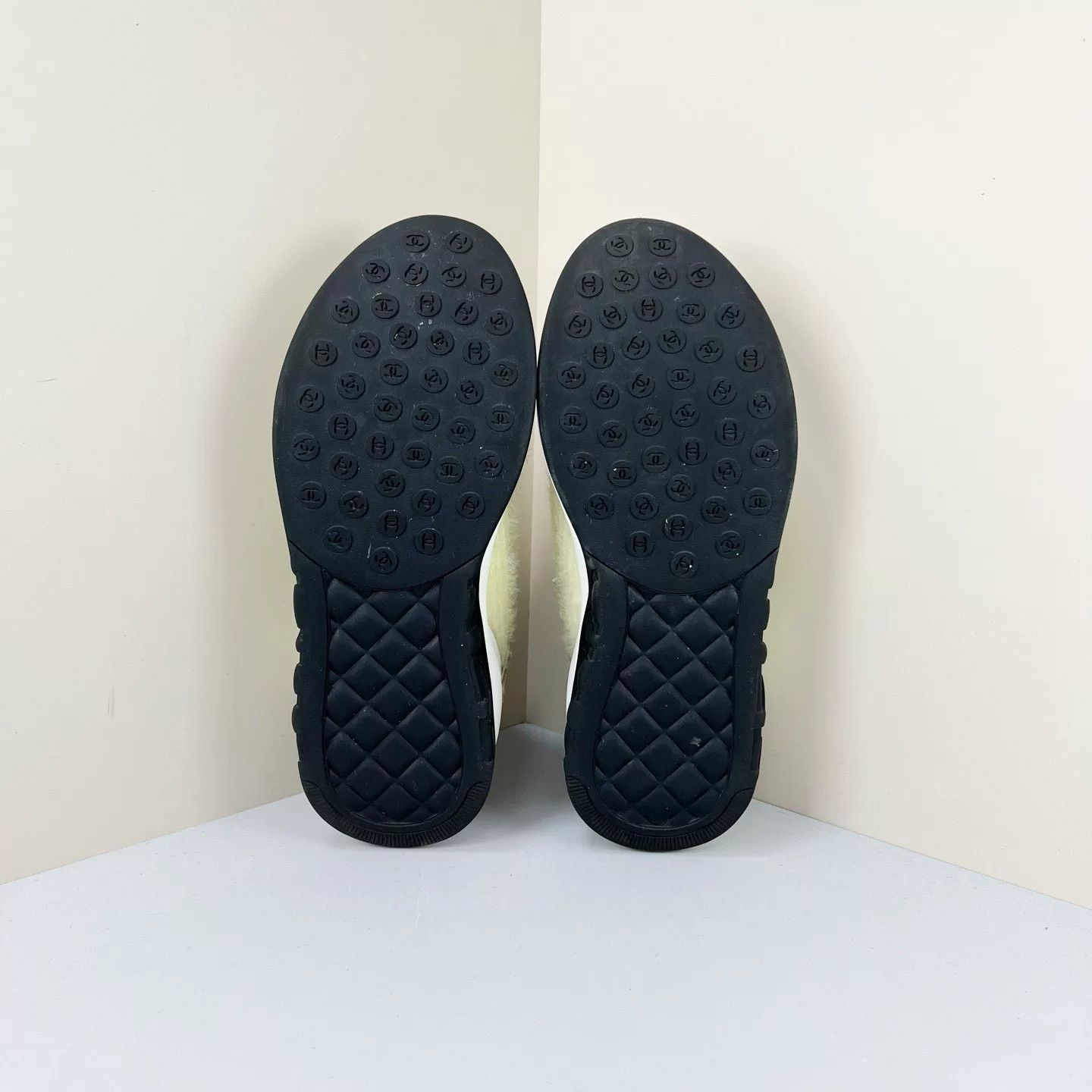 Chanel Chanel Fur Logo Sneakers Size 37.5 Size US 6.5 / IT 36.5 - 6 Thumbnail