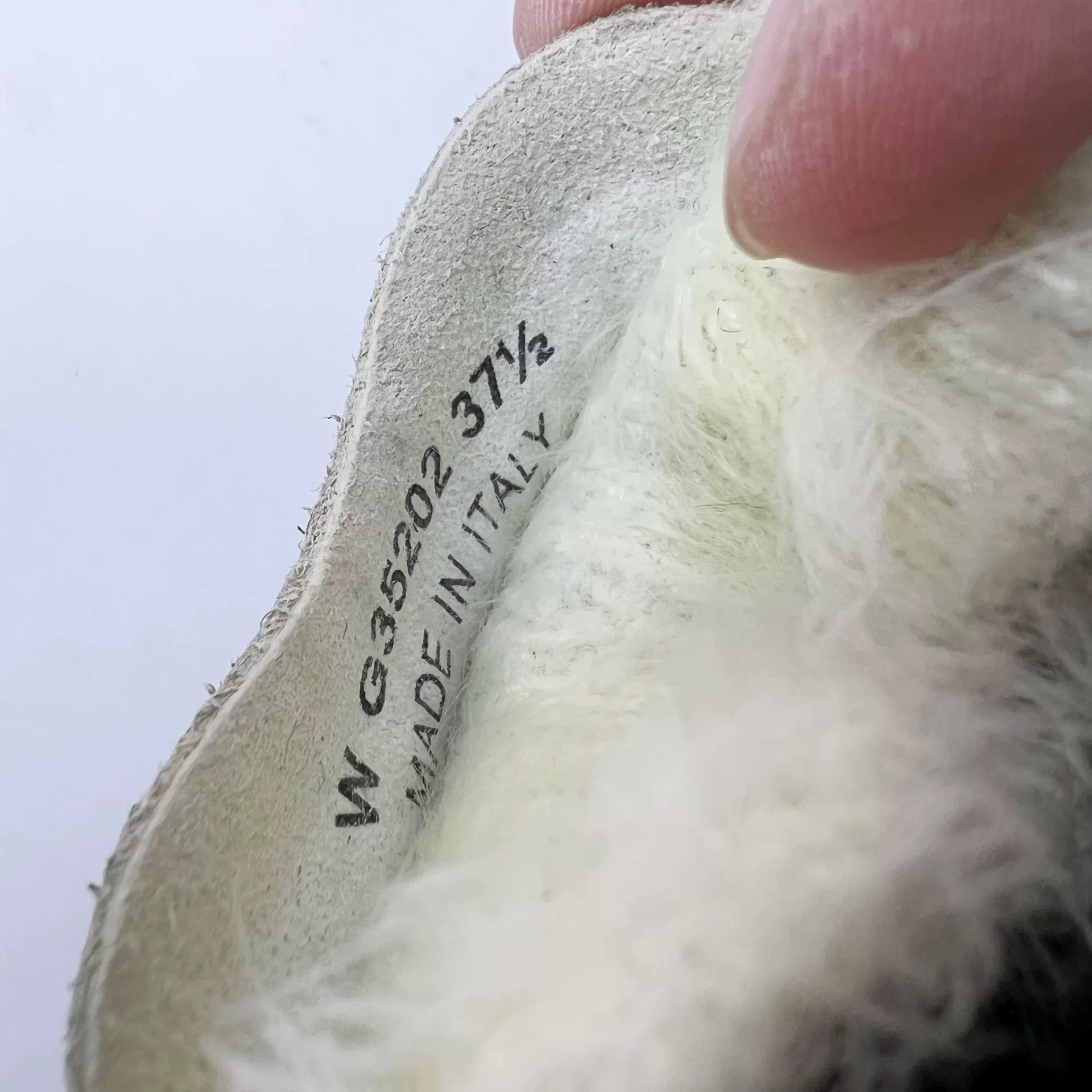 Chanel Chanel Fur Logo Sneakers Size 37.5 Size US 6.5 / IT 36.5 - 7 Thumbnail