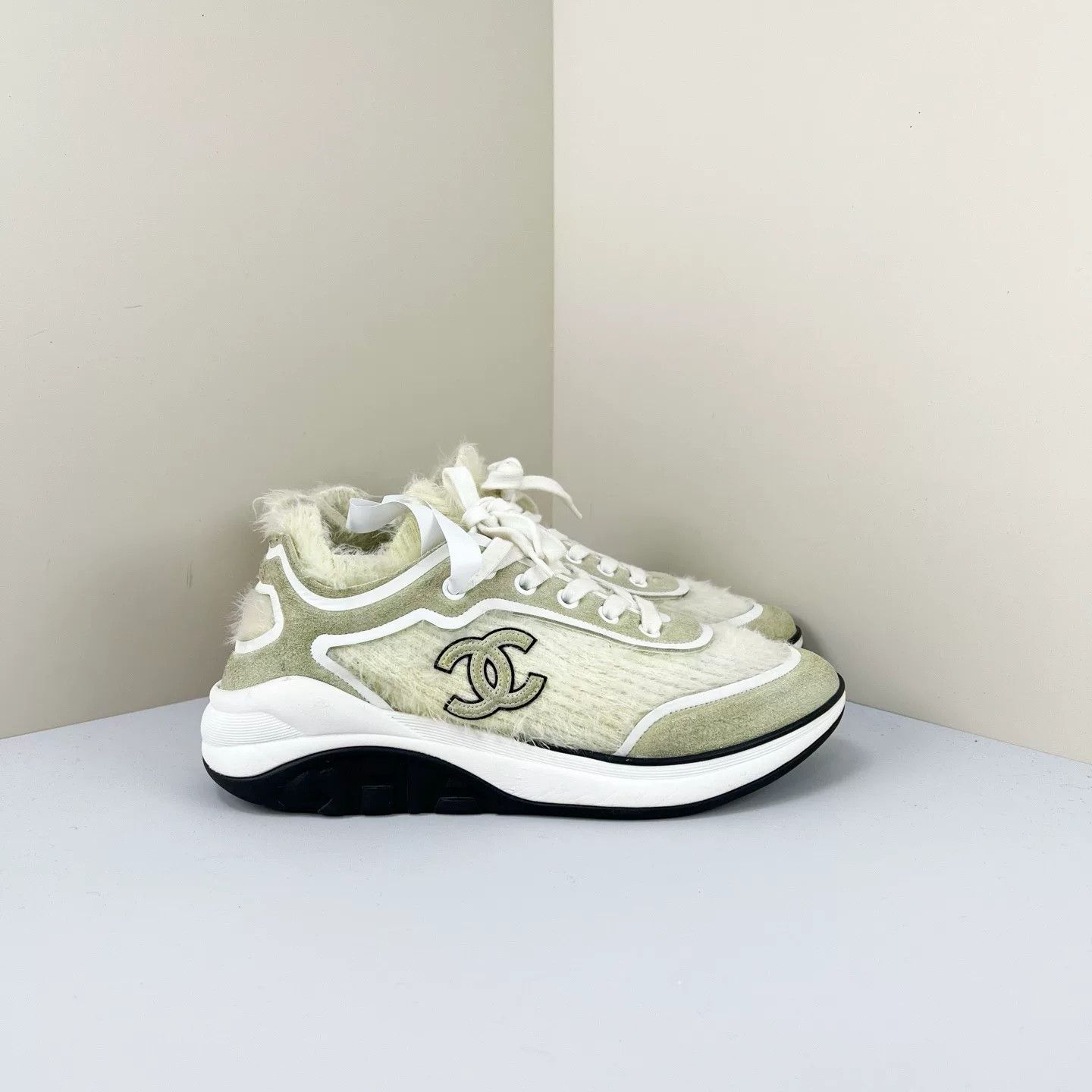 Chanel Chanel Fur Logo Sneakers Size 37.5 Size US 6.5 / IT 36.5 - 5 Thumbnail