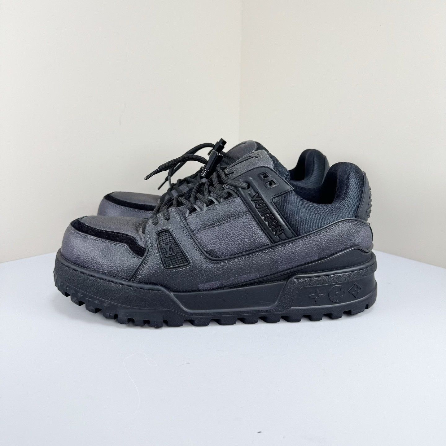 Louis Vuitton Louis Vuitton Trainer Sneakers Size 8.5 Size US 8.5 / EU 41-42 - 2 Thumbnail