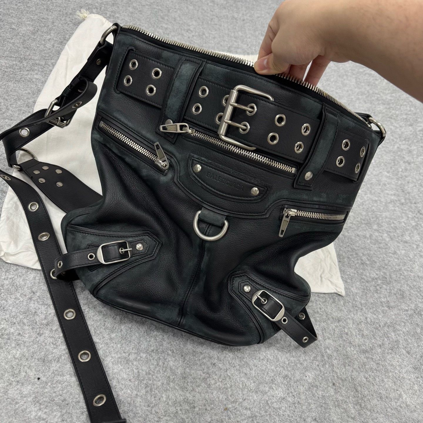Balenciaga Balenciaga Emo Bucket Bag Size ONE SIZE - 3 Thumbnail