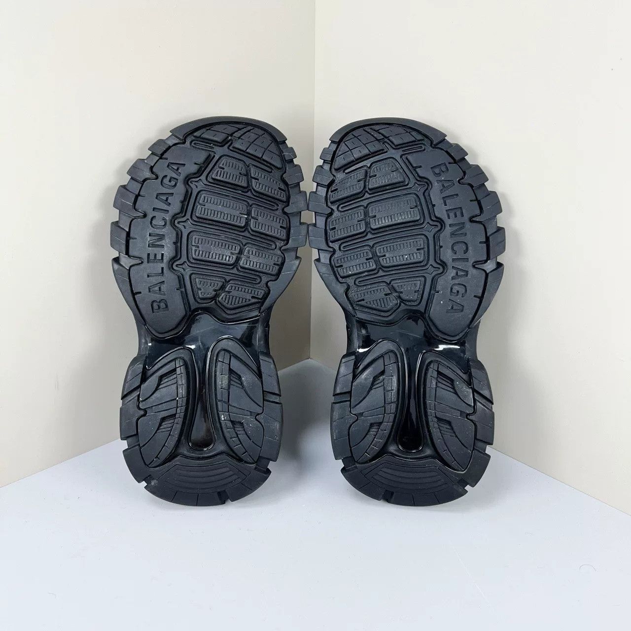 Balenciaga Balenciaga Black Track Sandals Size 35 Size US 5 / IT 35 - 6 Thumbnail