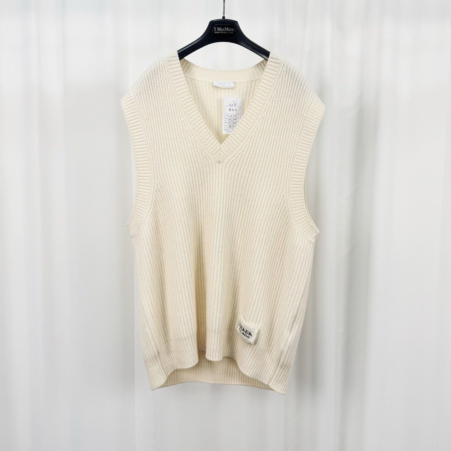 Prada Prada Milano Logo Patch Knit Vest Size M Size US M / EU 48-50 / 2 - 2 Thumbnail