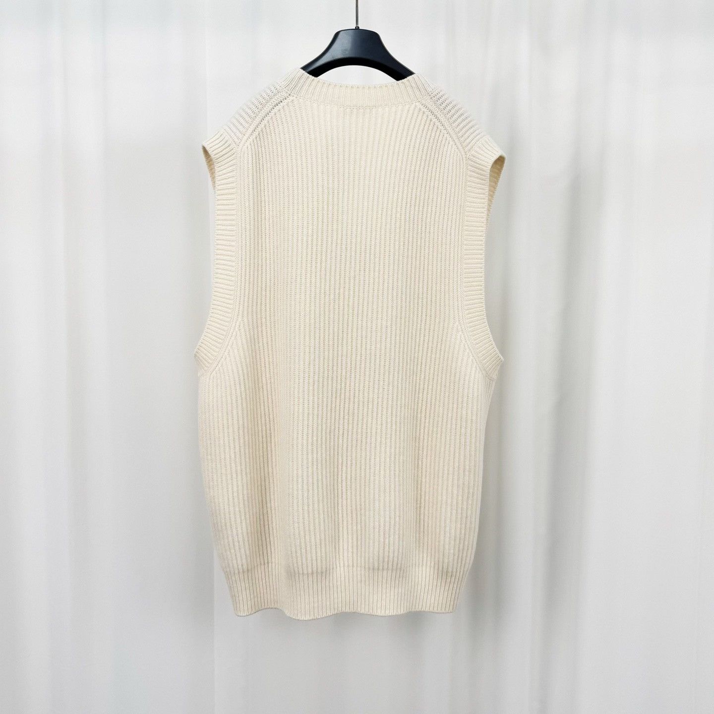 Prada Prada Milano Logo Patch Knit Vest Size M Size US M / EU 48-50 / 2 - 3 Thumbnail