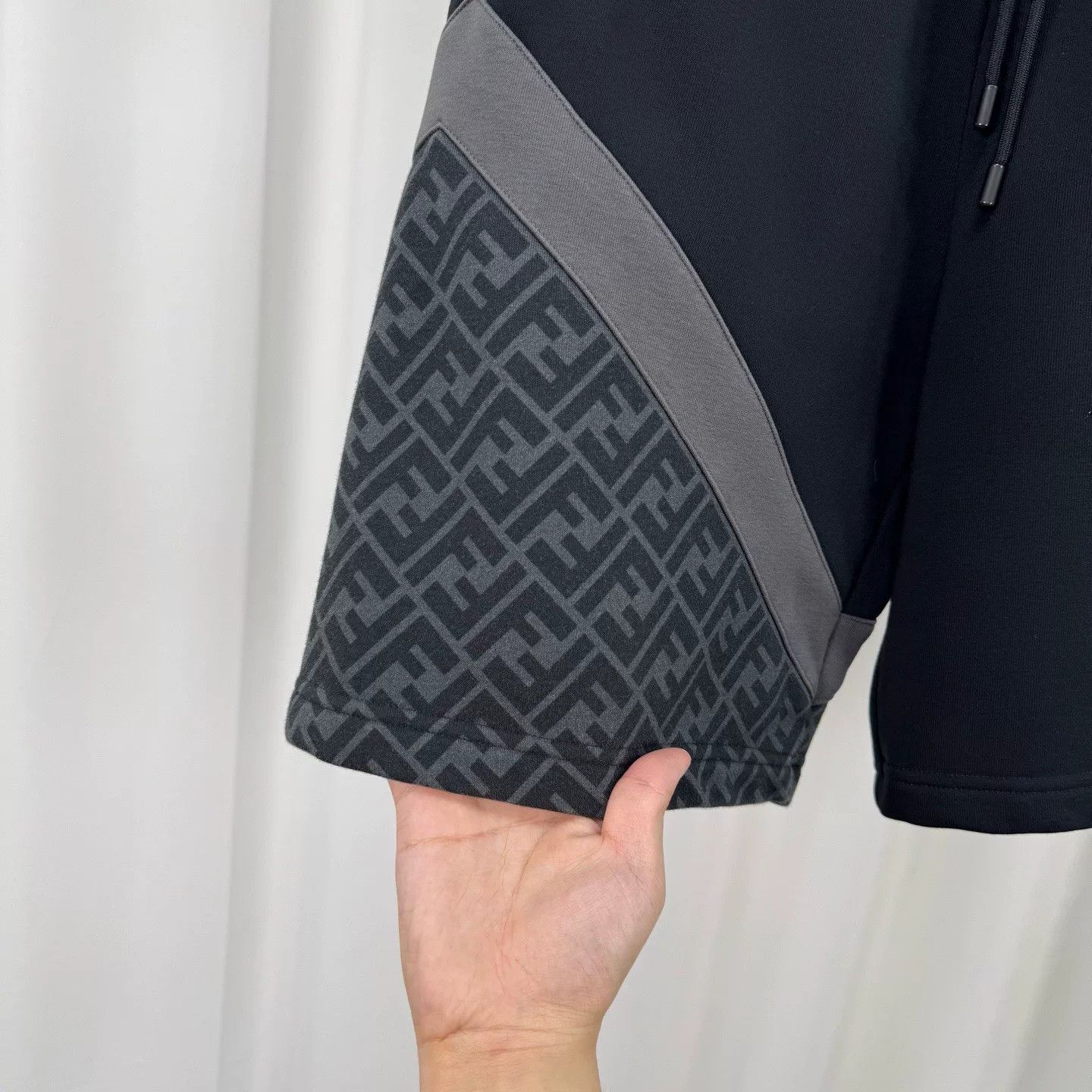 Fendi Fendi Monogram Detail Sweat Shorts Size XS Size US 28 / EU 44 - 5 Thumbnail