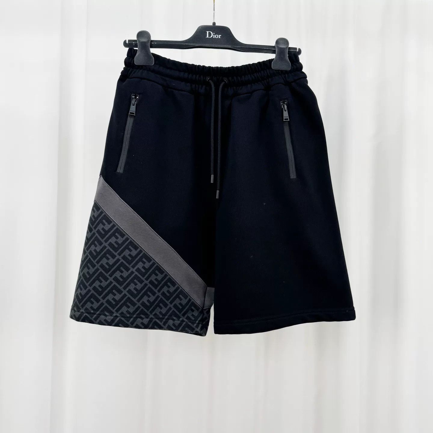 Fendi Fendi Monogram Detail Sweat Shorts Size XS Size US 28 / EU 44 - 2 Thumbnail