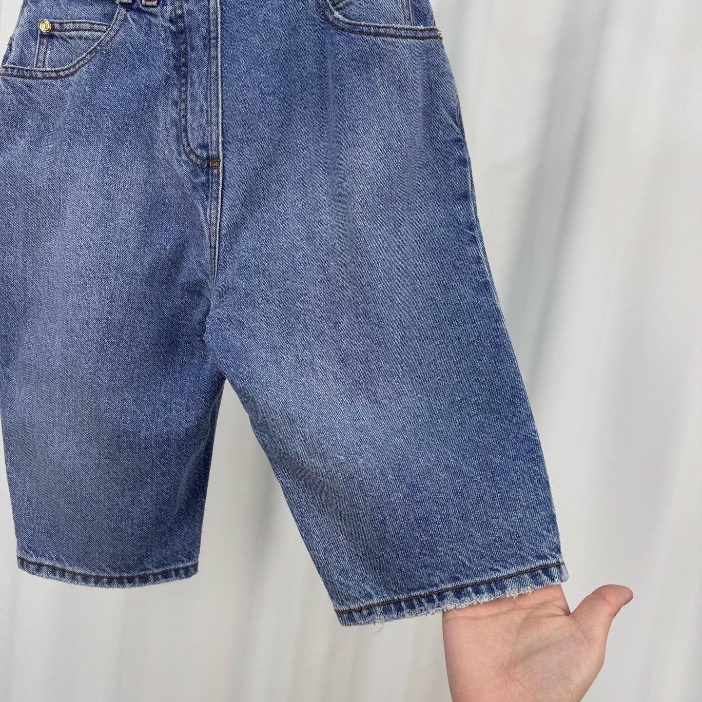 Balmain Balmain Gold Button Denim Shorts Size FR 36 Size 26" / US 2 / IT 38 - 5 Thumbnail