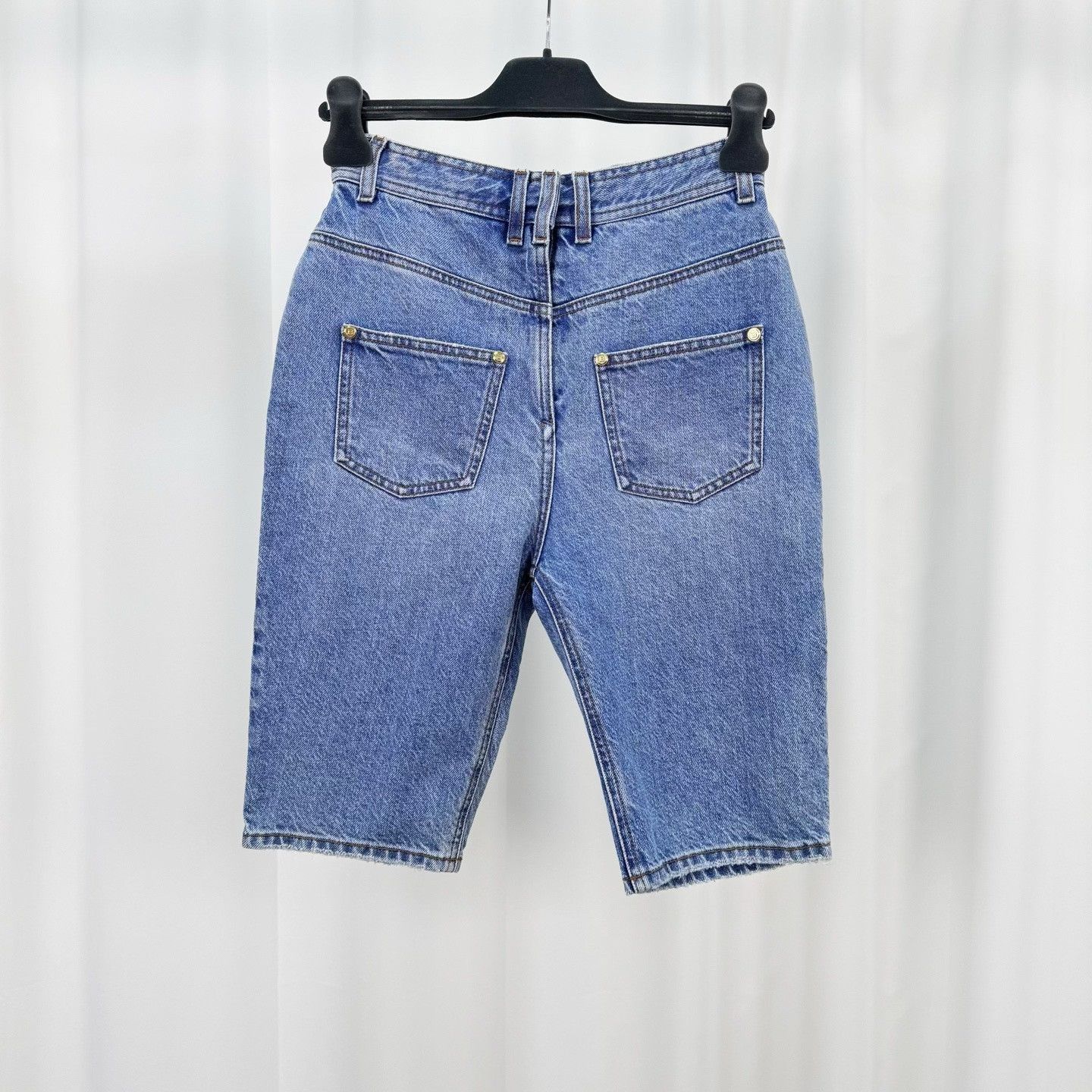Balmain Balmain Gold Button Denim Shorts Size FR 36 Size 26" / US 2 / IT 38 - 2 Thumbnail