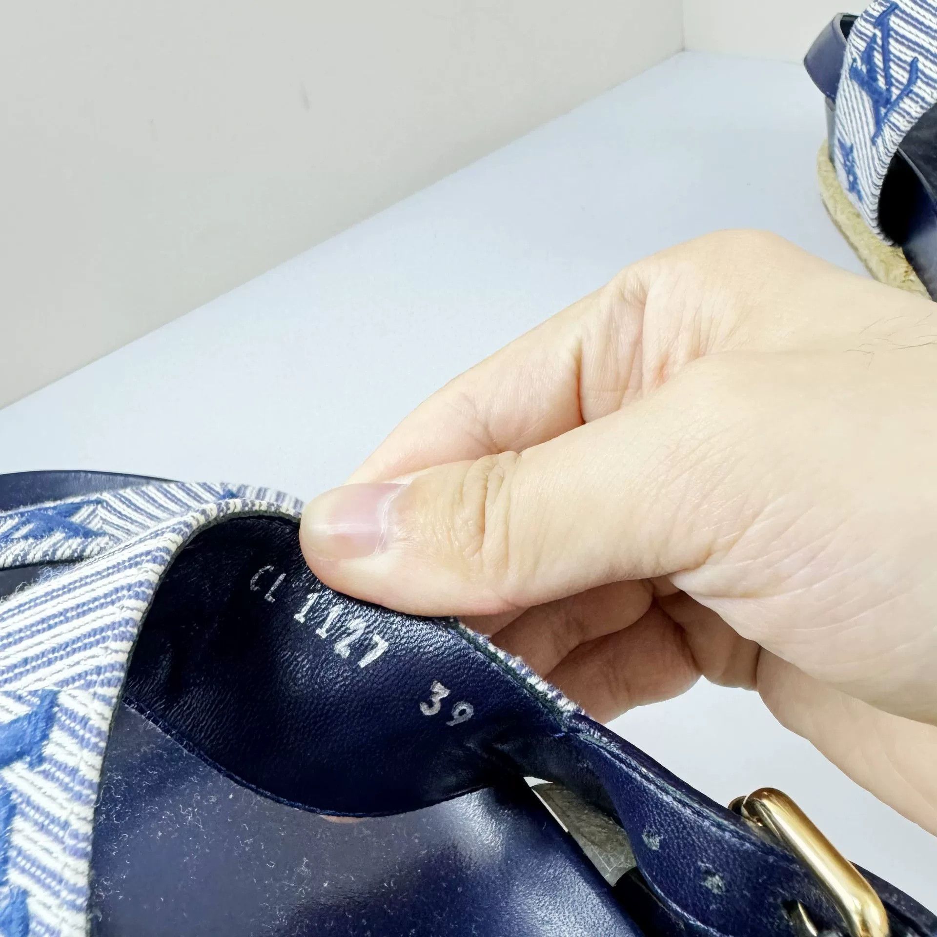 Louis Vuitton Louis Vuitton Monogram Denim Sandals Size 39 Size US 9 / IT 39 - 7 Thumbnail