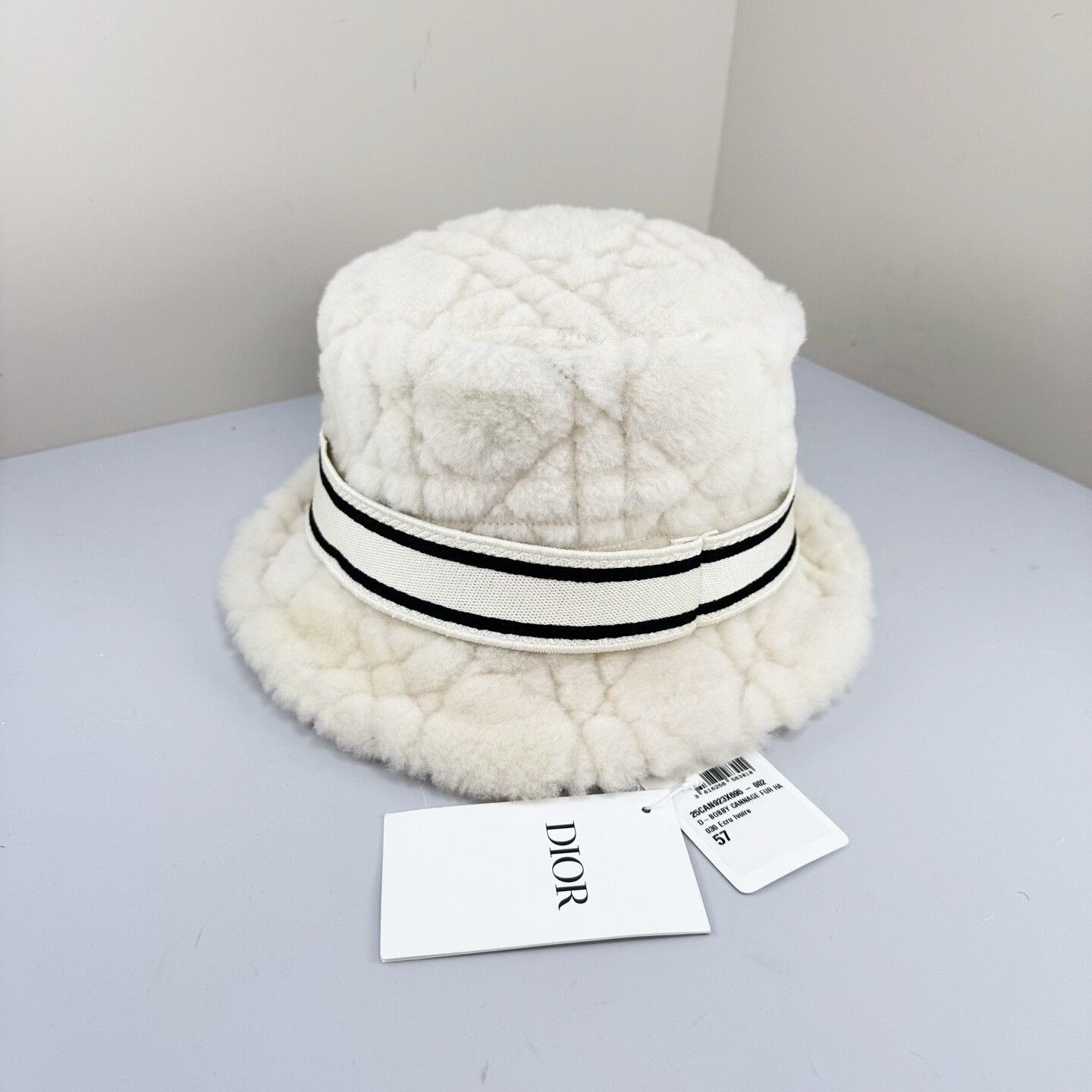 Dior Dior Shearling Bucket Hat Size 57 Size ONE SIZE - 4 Thumbnail