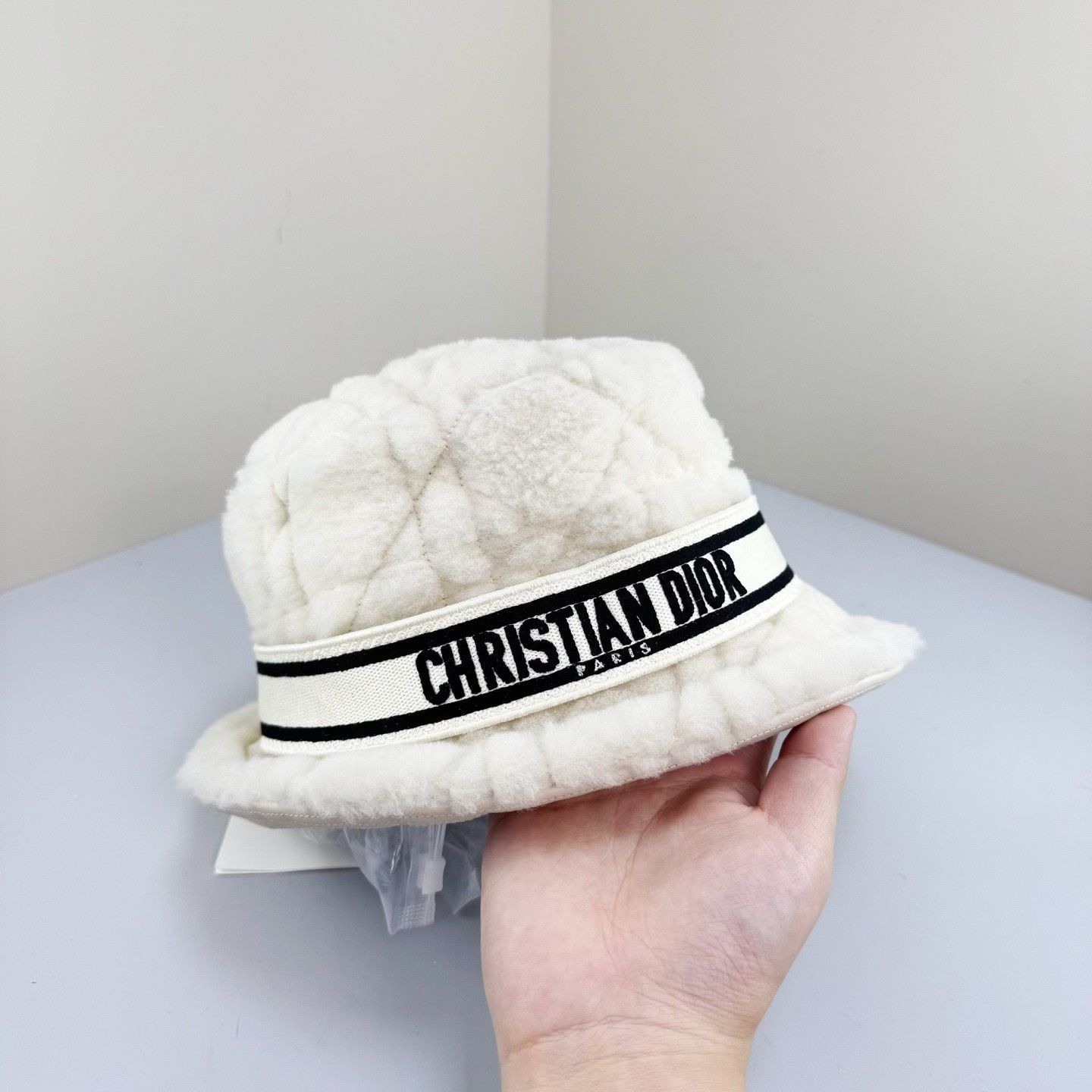 Dior Dior Shearling Bucket Hat Size 57 Size ONE SIZE - 5 Thumbnail