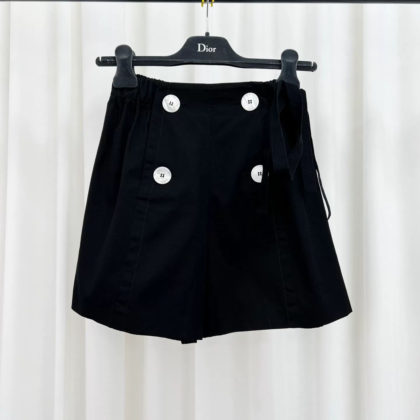 Prada Prada Button Detail Shorts IT 36 Size 25" / US 0 / IT 36 - 2 Thumbnail