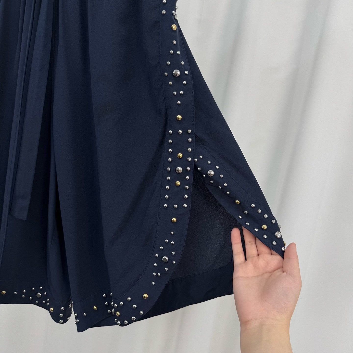 Louis Vuitton Louis Vuitton Studded Silk Shorts Size 36 Size 26" / US 2 / IT 38 - 5 Thumbnail