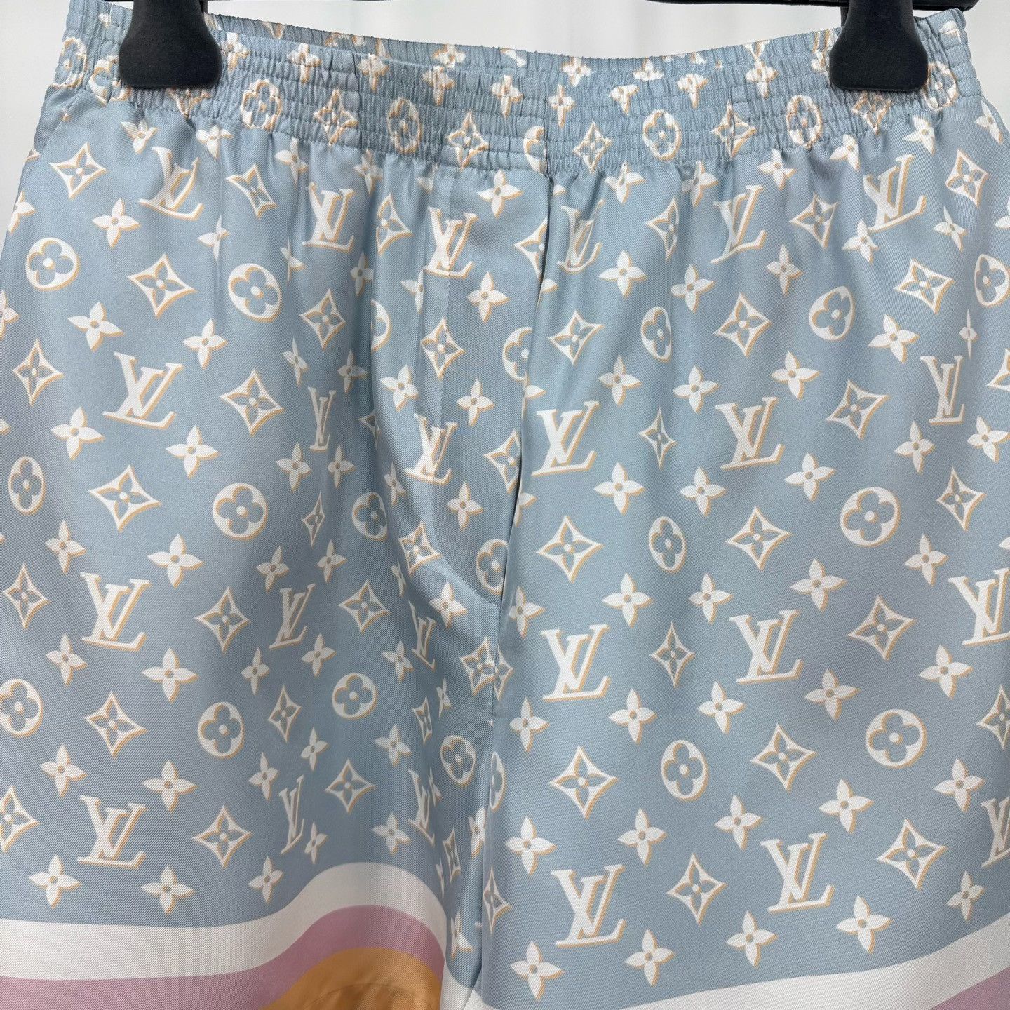 Louis Vuitton Louis Vuitton Monogram Silk Shorts Size 36 Size 26" / US 2 / IT 38 - 4 Thumbnail