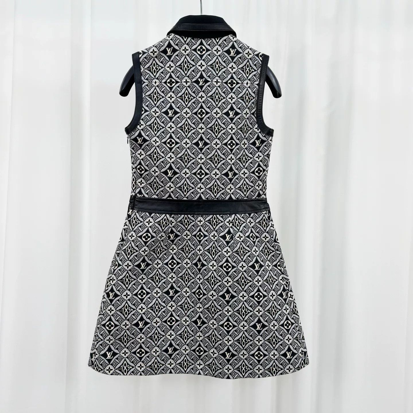 Louis Vuitton Louis Vuitton 1854 Monogram Zip Front Mini Dress Size 36 Size XS / US 0-2 / IT 36-38 - 3 Thumbnail