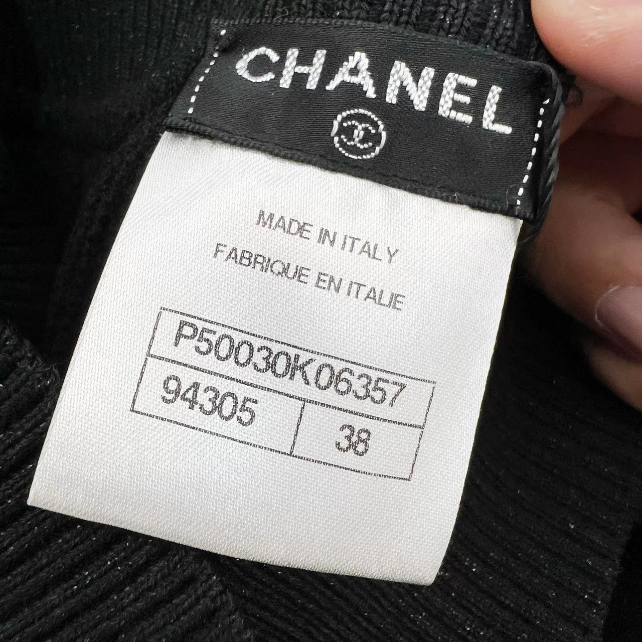 Chanel Chanel Embossed Logo Knit Skirt Size 38 Size 27" / US 4 / IT 40 - 6 Thumbnail