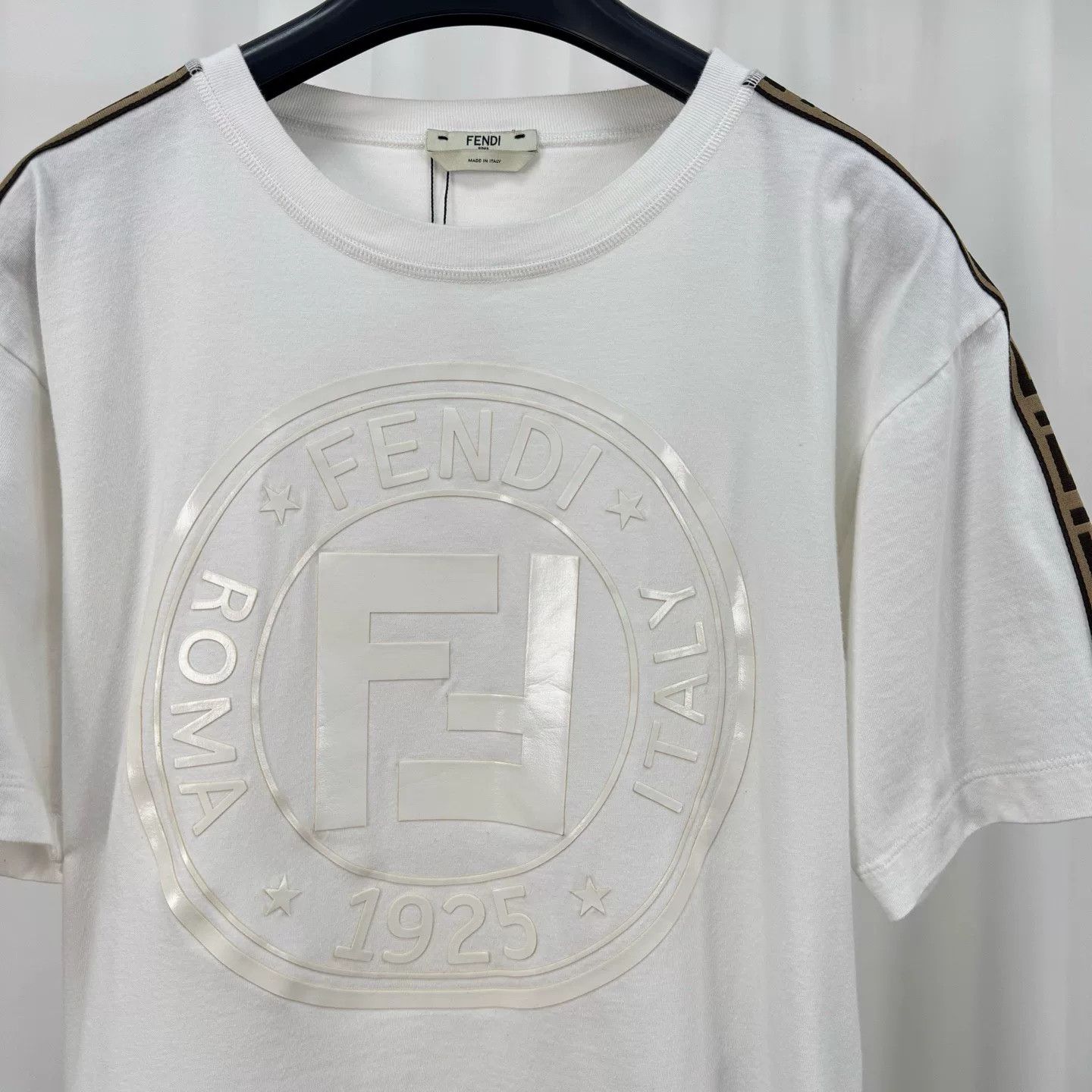 Fendi Fendi Logo Tape T-Shirt Size XS Size XS / US 0-2 / IT 36-38 - 4 Thumbnail