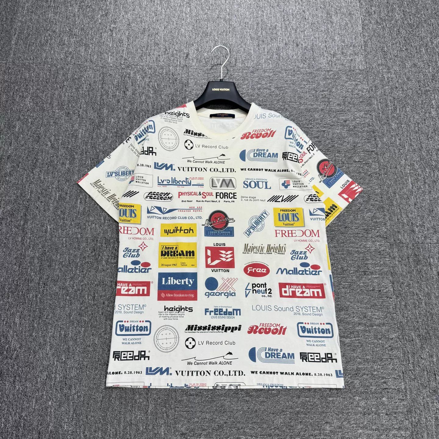 Louis Vuitton Louis Vuitton All-Over Graphic T-Shirt Size S Size US S / EU 44-46 / 1 - 2 Thumbnail