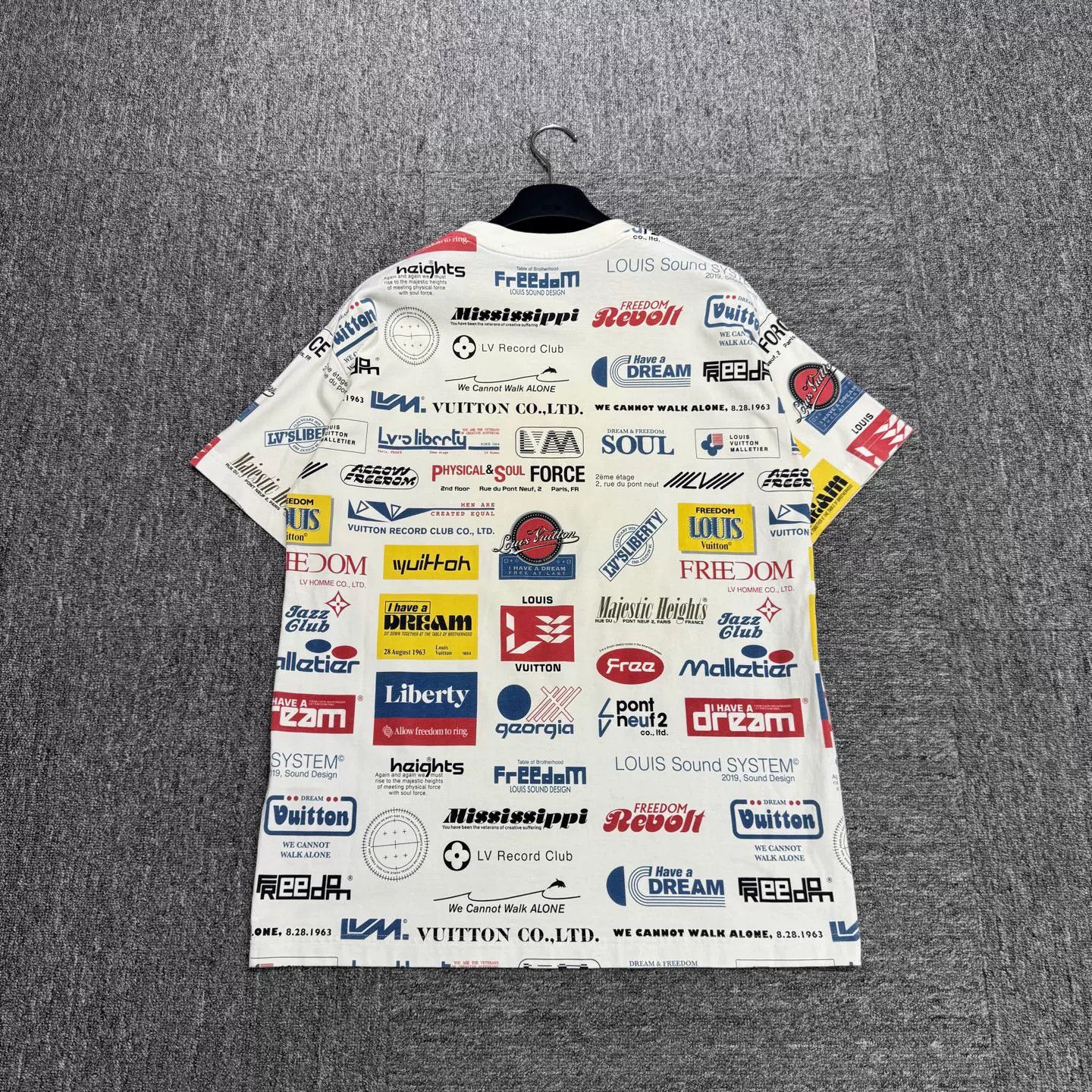 Louis Vuitton Louis Vuitton All-Over Graphic T-Shirt Size S Size US S / EU 44-46 / 1 - 8 Thumbnail