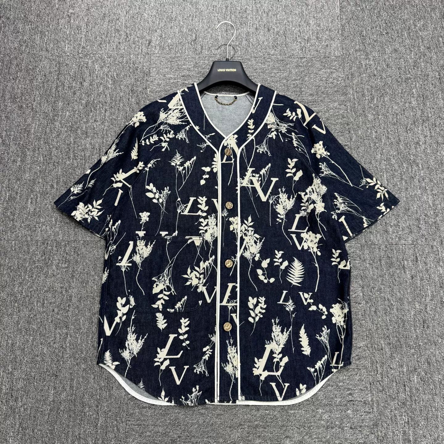 Louis Vuitton Louis Vuitton Floral Logo Button Up Shirt Size S Size US S / EU 44-46 / 1 - 2 Thumbnail