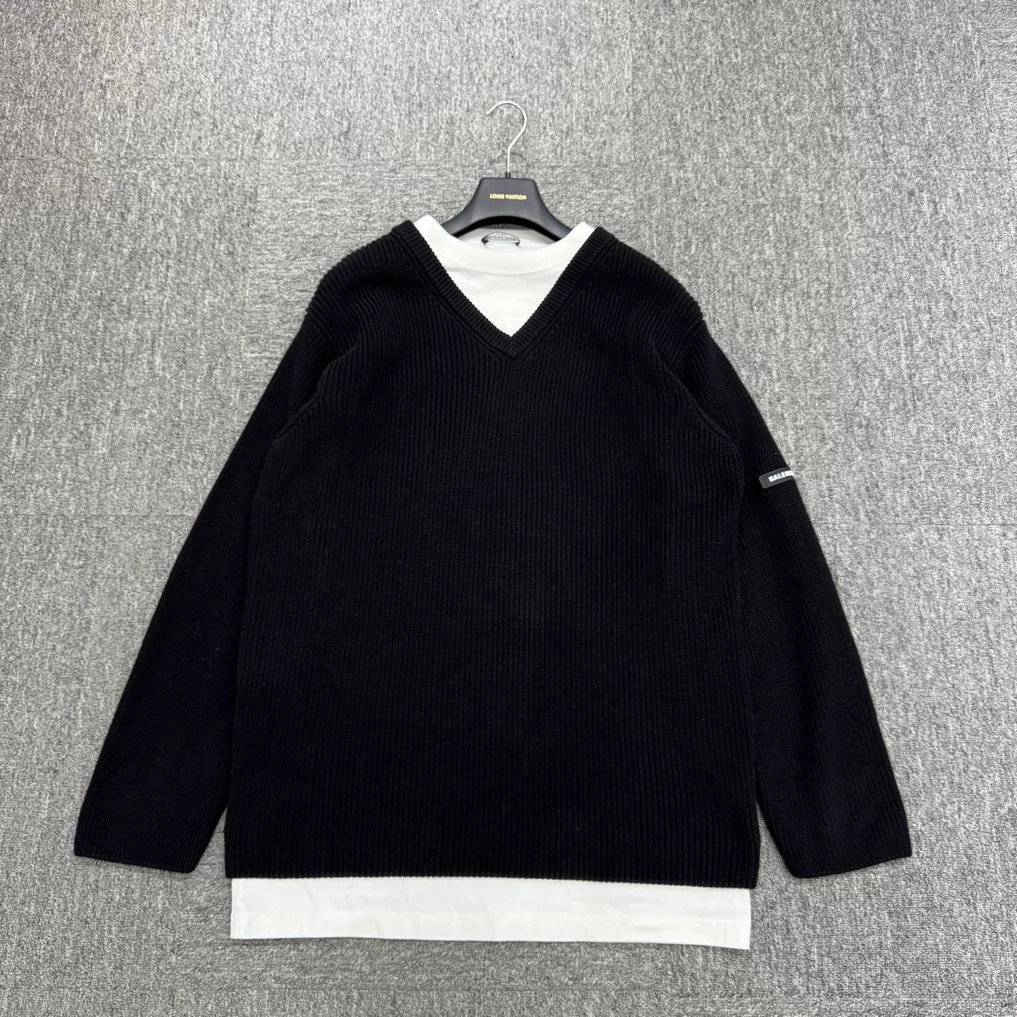 Balenciaga Balenciaga Layered V-Neck Knit Sweater Size M Size US M / EU 48-50 / 2 - 2 Thumbnail