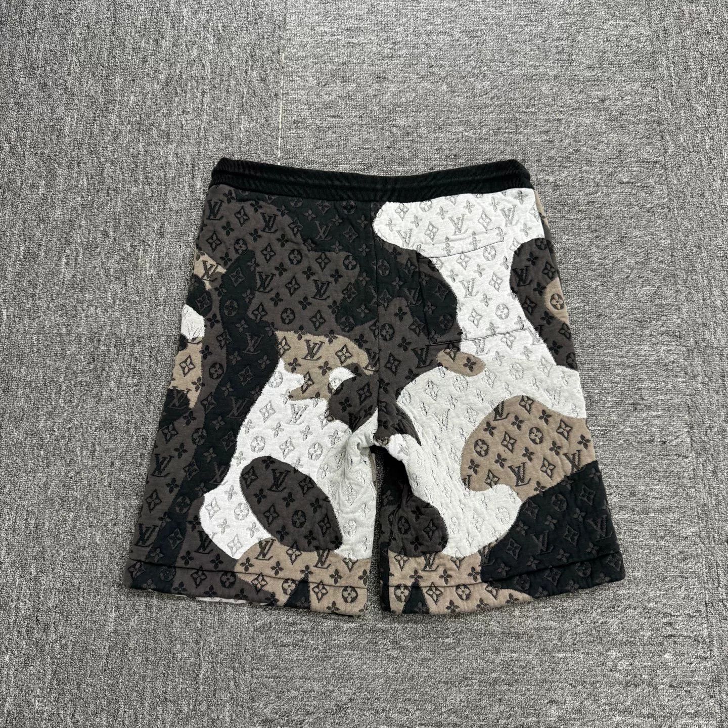 Louis Vuitton Louis Vuitton Monogram Camo Shorts Size M Size US 32 / EU 48 - 7 Thumbnail