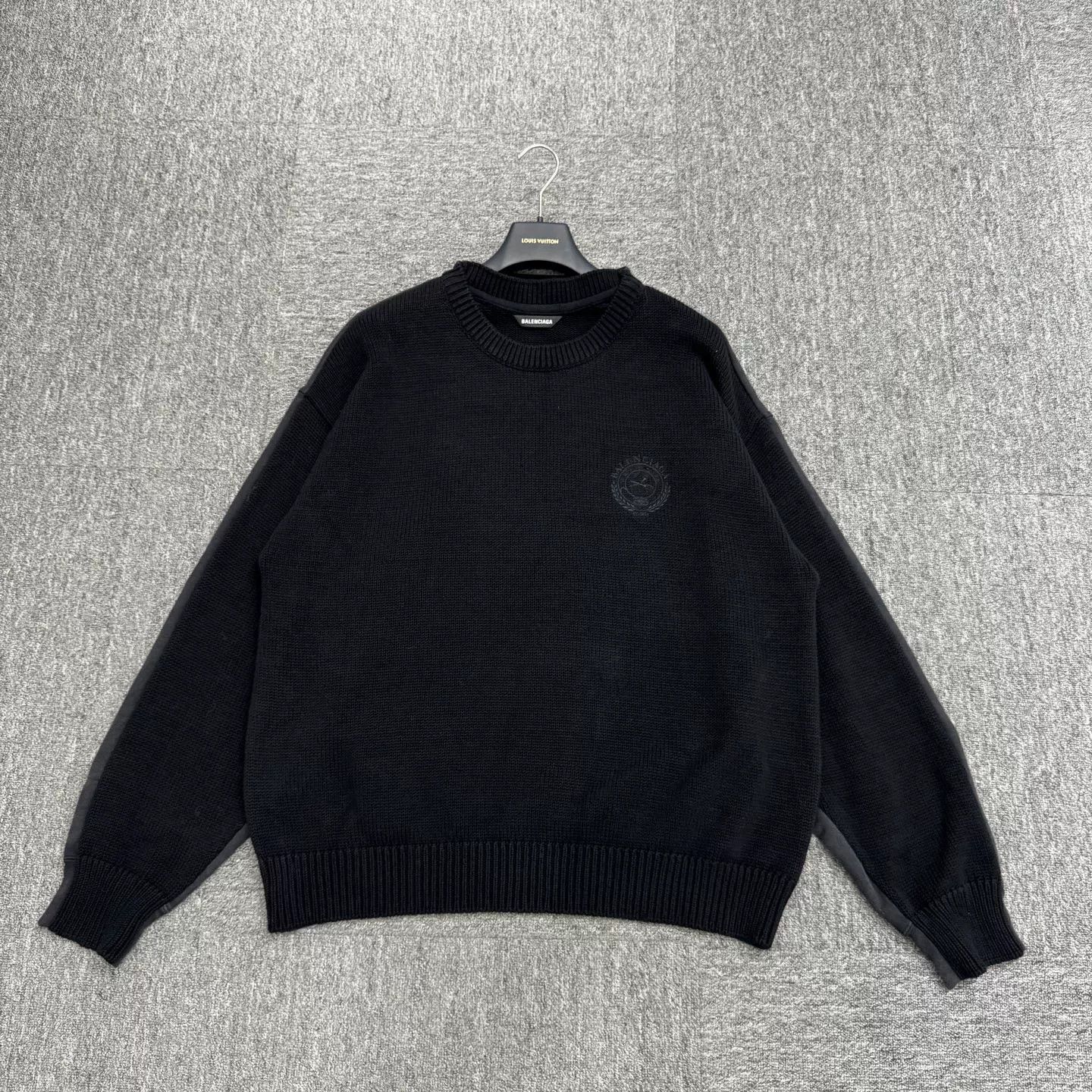 Balenciaga Balenciaga Crest Logo Knit Sweater Size S Size US S / EU 44-46 / 1 - 2 Thumbnail