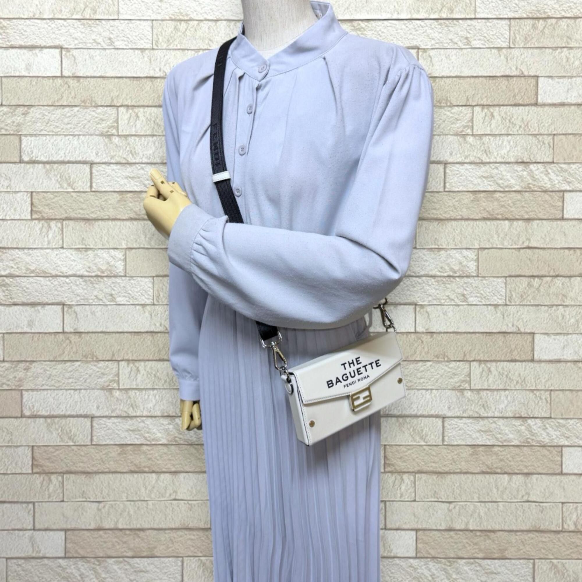 Fendi Fendi x Marc Jacobs Collaboration Baguette Phone Pouch Shoulder Bag, Leather 7AS139, White, Men's/Women's, Used, 2-way Size ONE SIZE - 2 Thumbnail