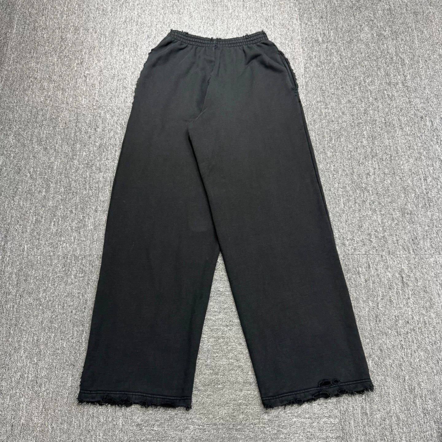 Balenciaga Balenciaga Distressed Sweatpants Size S Size US 30 / EU 46 - 7 Thumbnail